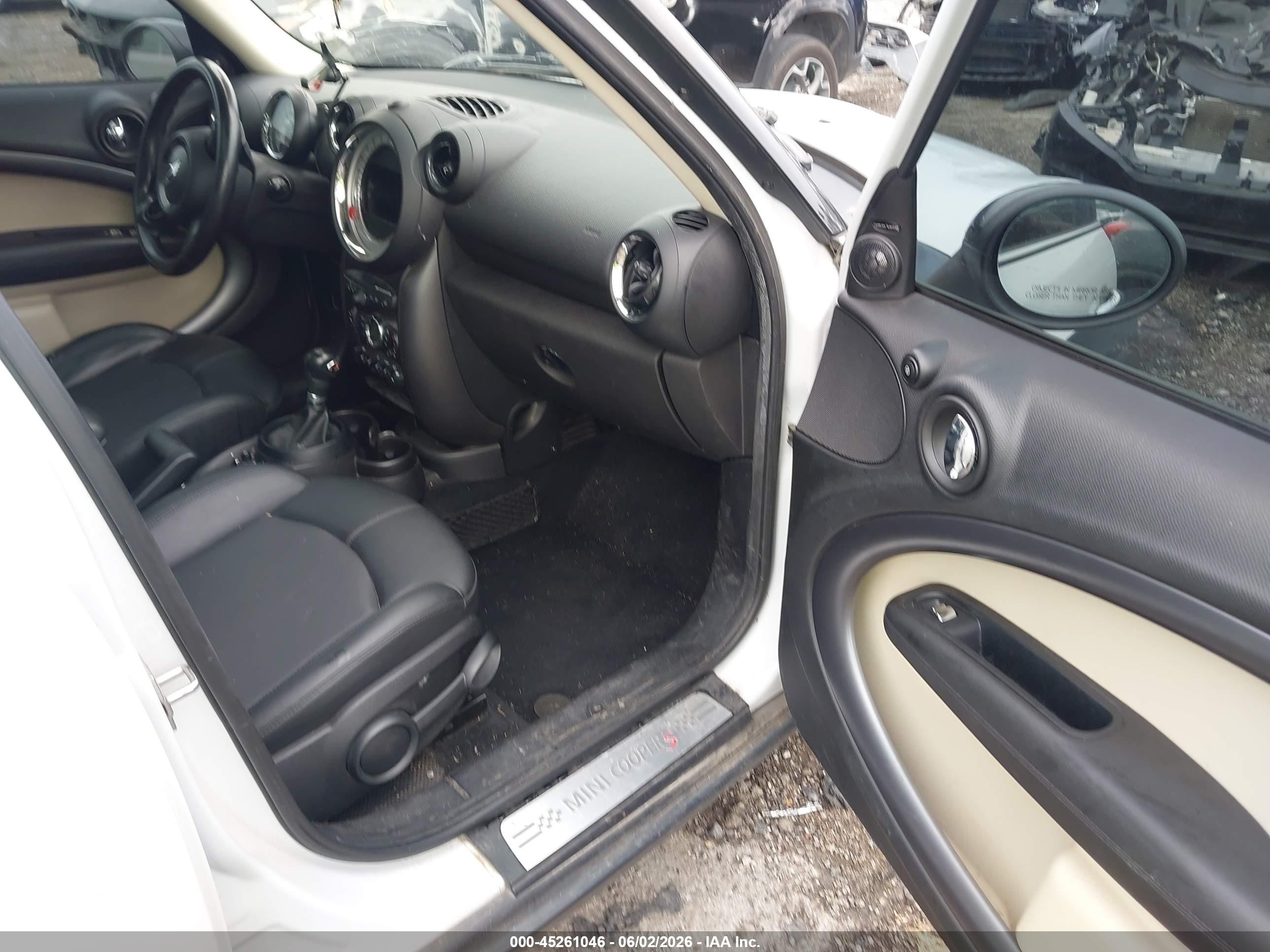 2013 Mini Countryman Cooper S White vin: WMWZC5C52DWP30009