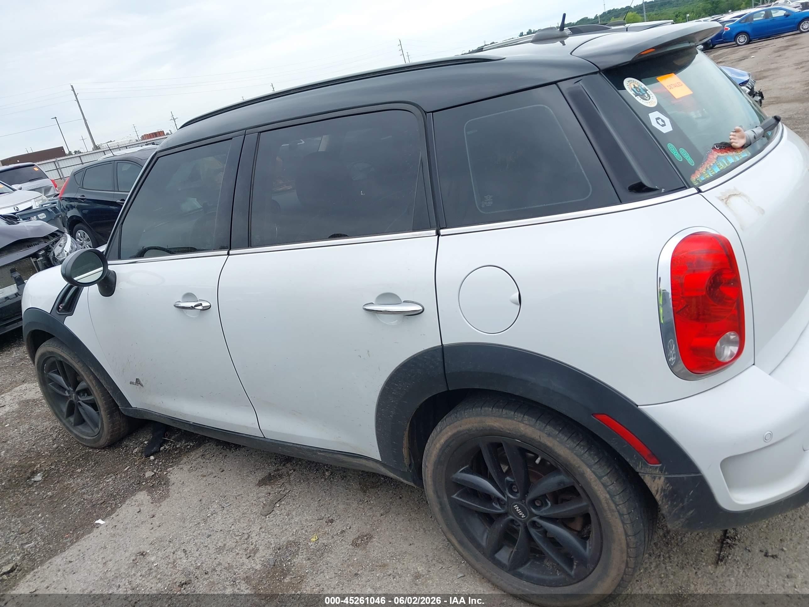 2013 Mini Countryman Cooper S White vin: WMWZC5C52DWP30009
