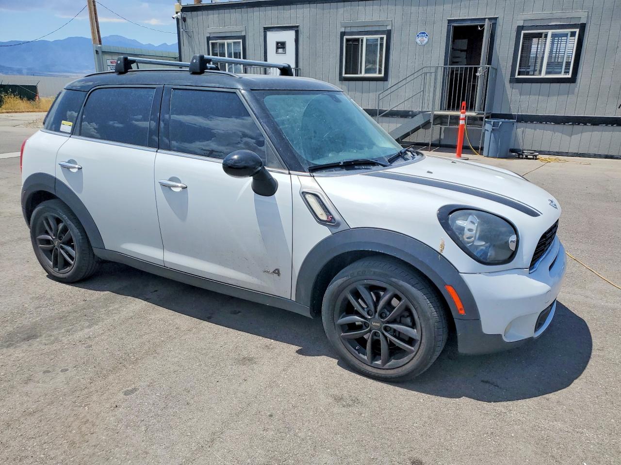 2014 Mini Cooper S Countryman White vin: WMWZC5C52EWP39861
