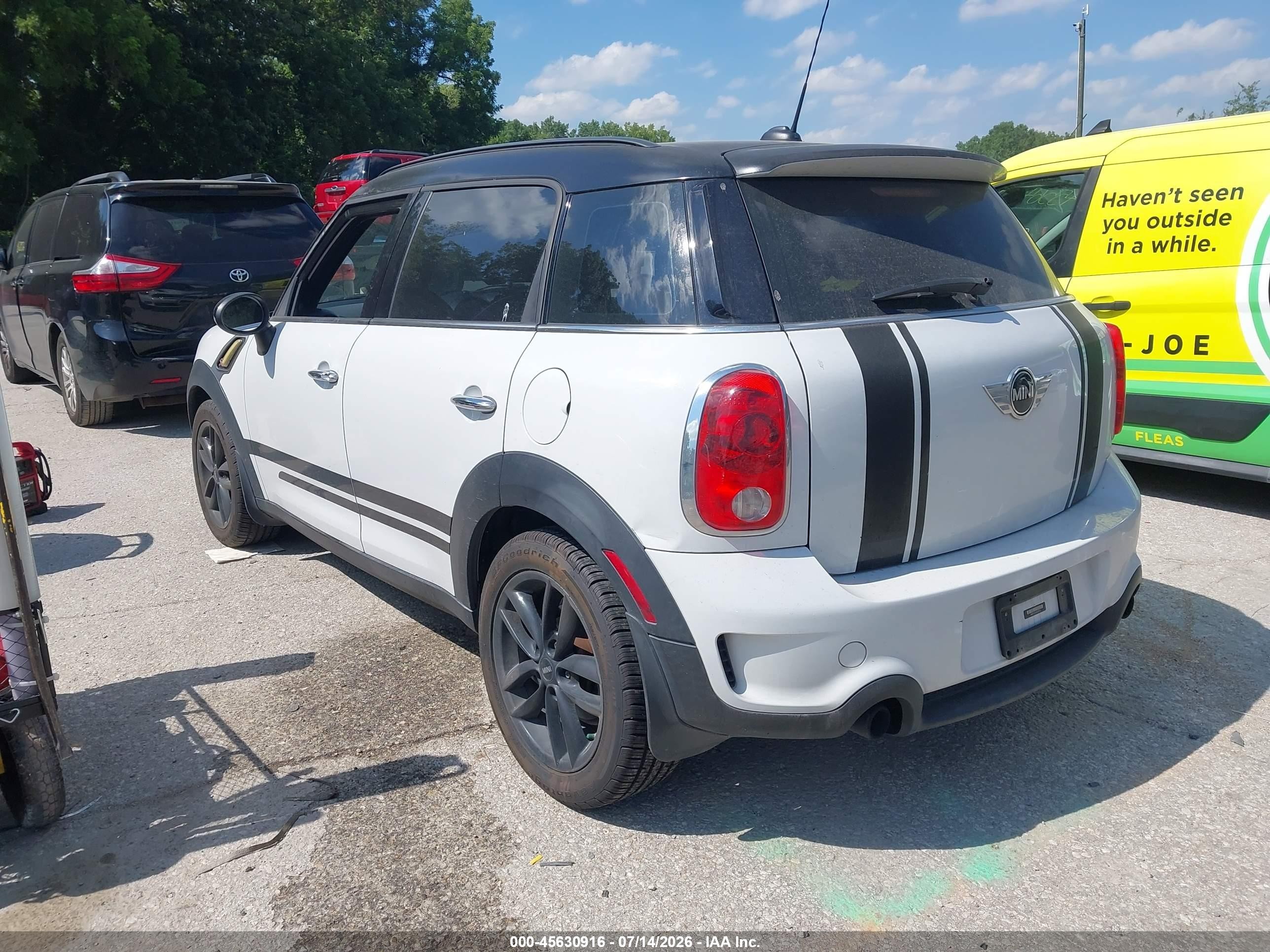 2014 Mini Countryman Cooper S White vin: WMWZC5C53EWP36774