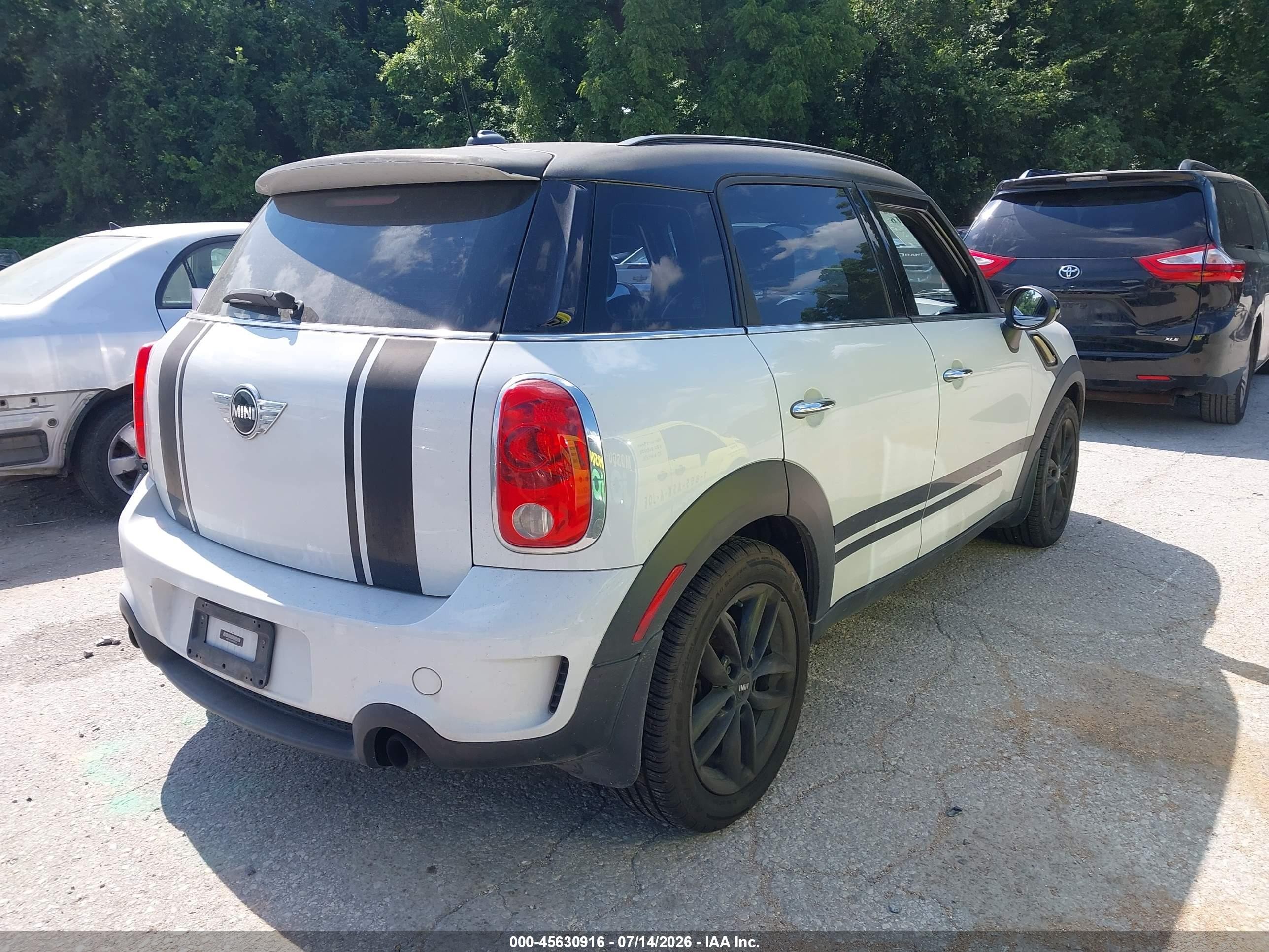 2014 Mini Countryman Cooper S White vin: WMWZC5C53EWP36774