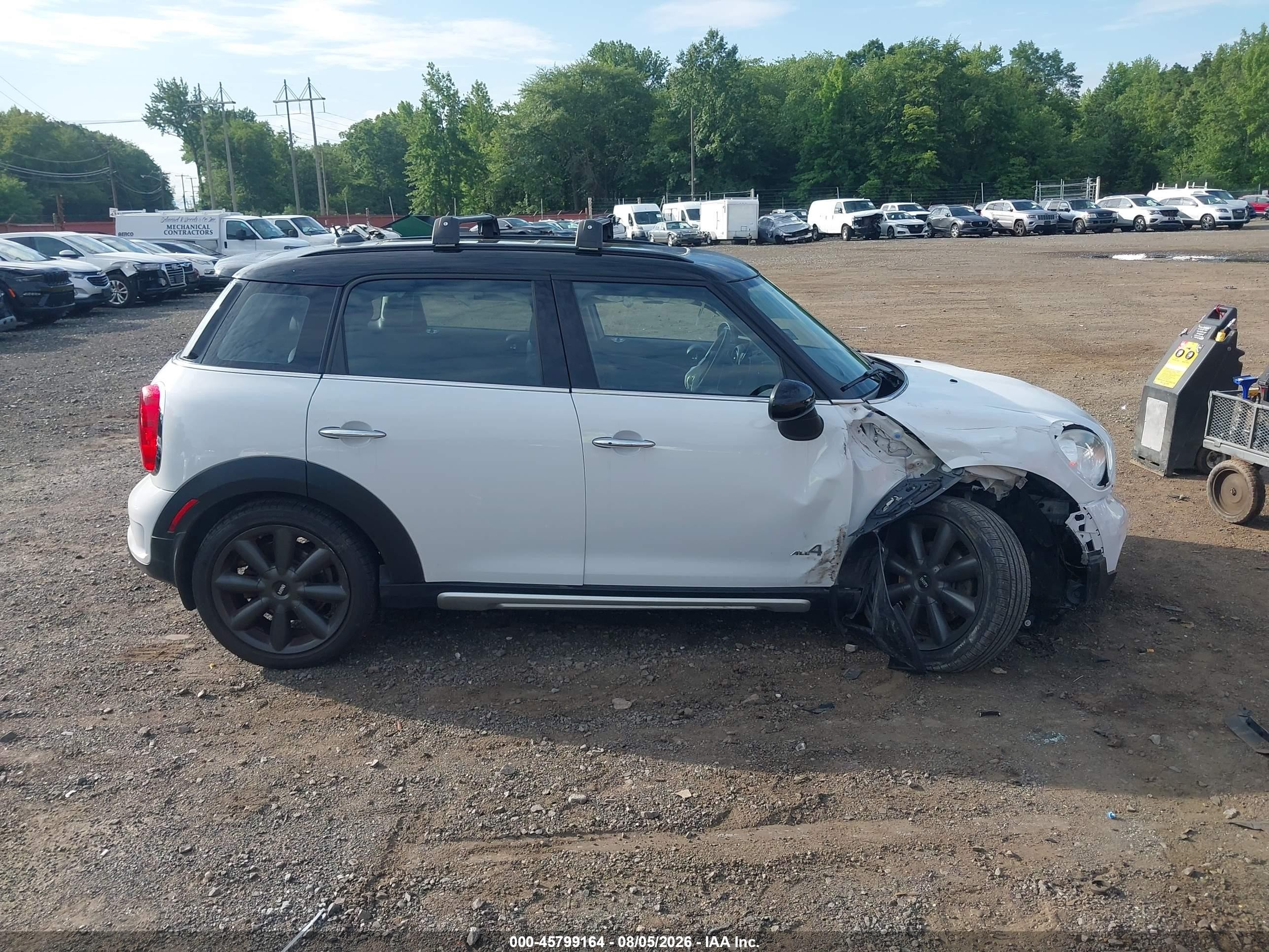2015 Mini Countryman Cooper S White vin: WMWZC5C53FWP47355