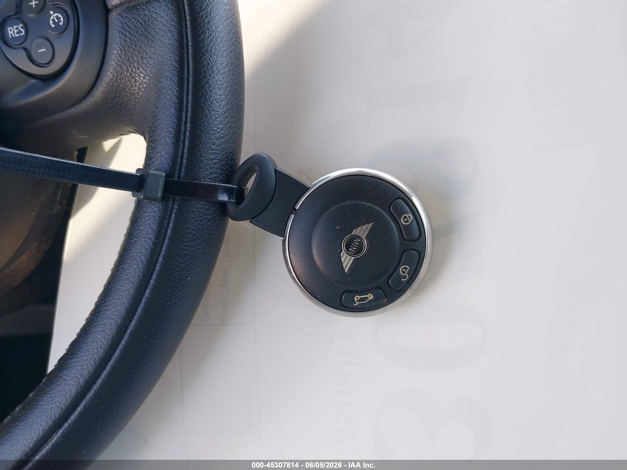2014 Mini Countryman Cooper S Silver vin: WMWZC5C54EWP40736