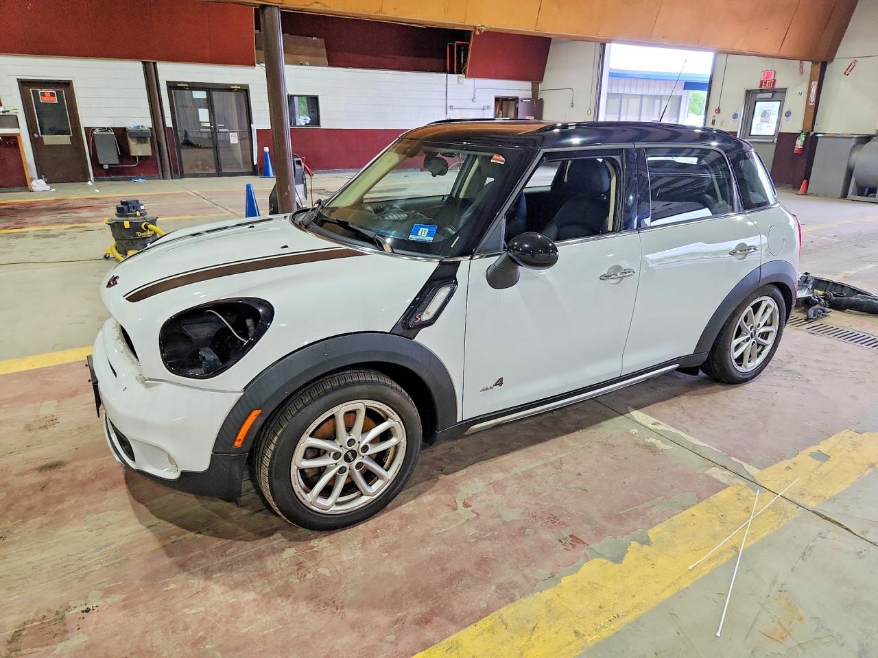 2015 Mini Cooper S Countryman White vin: WMWZC5C57FWP45642