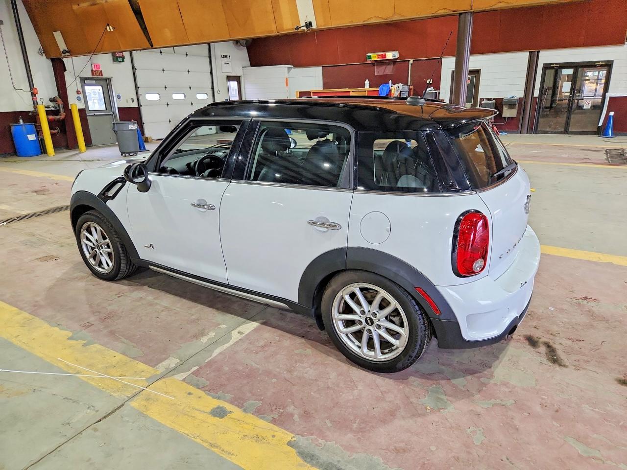 2015 Mini Cooper S Countryman White vin: WMWZC5C57FWP45642
