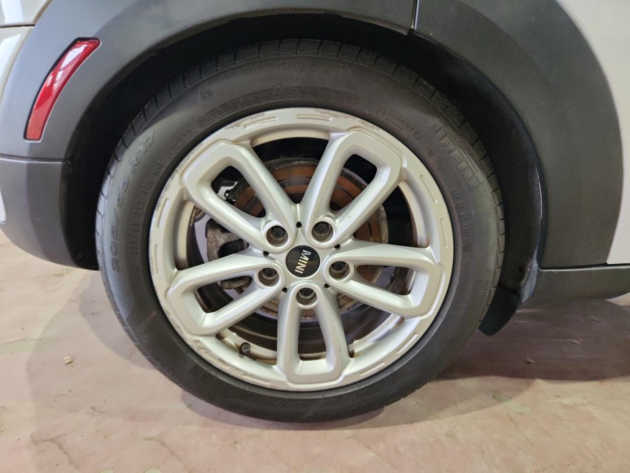 2015 Mini Cooper S Countryman White vin: WMWZC5C57FWP45642 Damage: Right Rear Wheel, Curb Rash, > 12 Inches