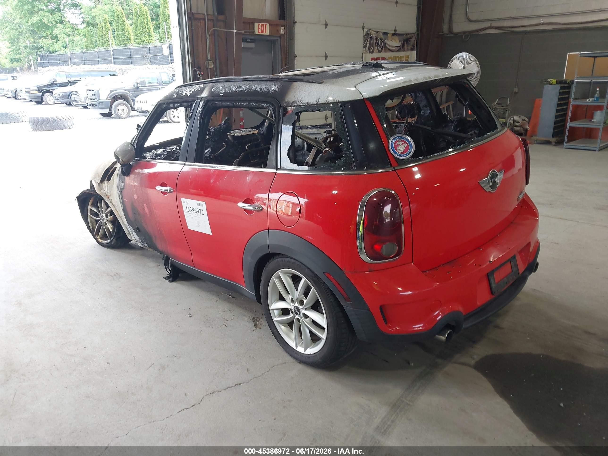 2011 Mini Cooper S Countryman   Red vin: WMWZC5C58BWH99089