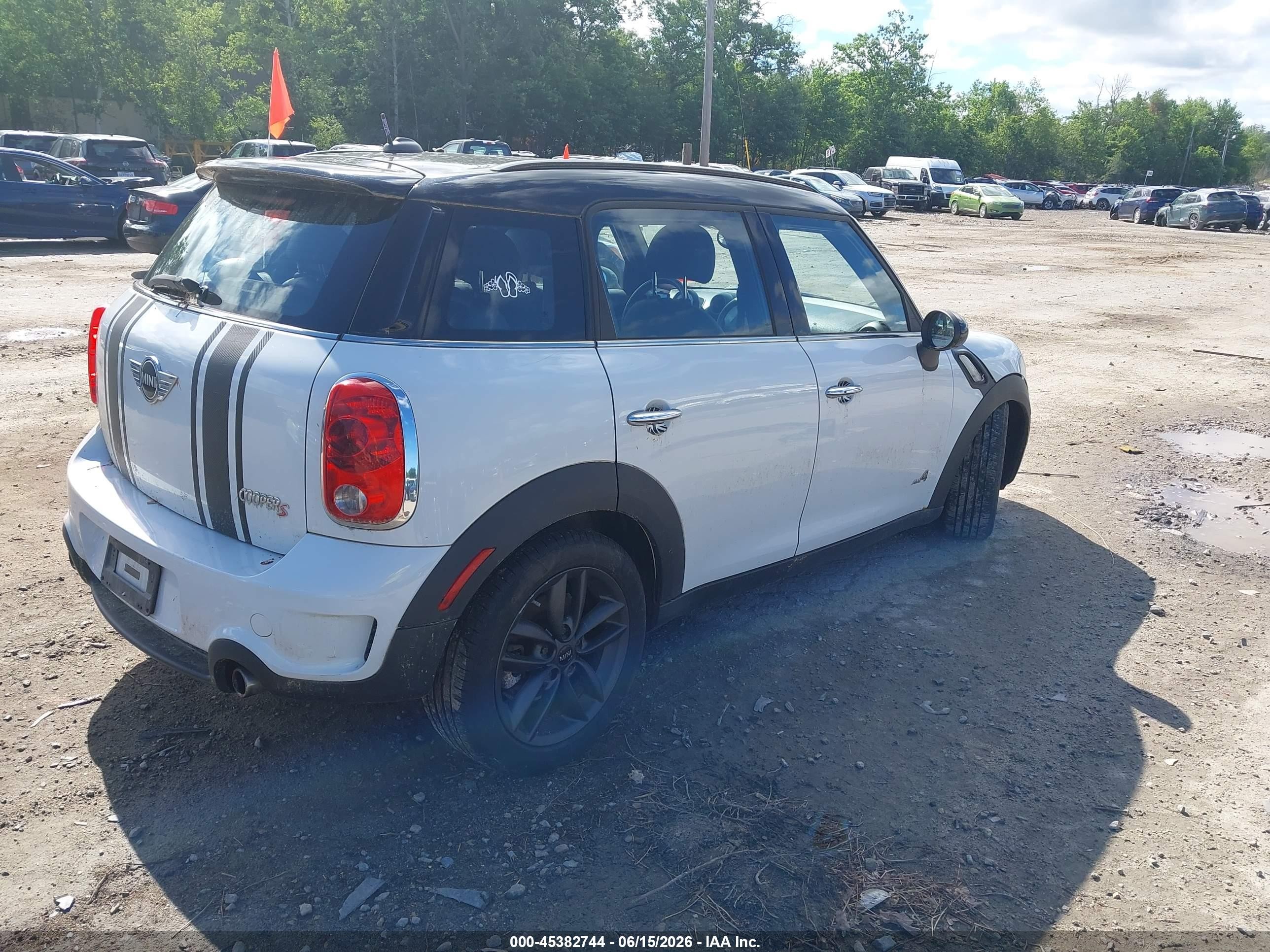 2011 Mini Cooper S Countryman   White vin: WMWZC5C58BWL54106