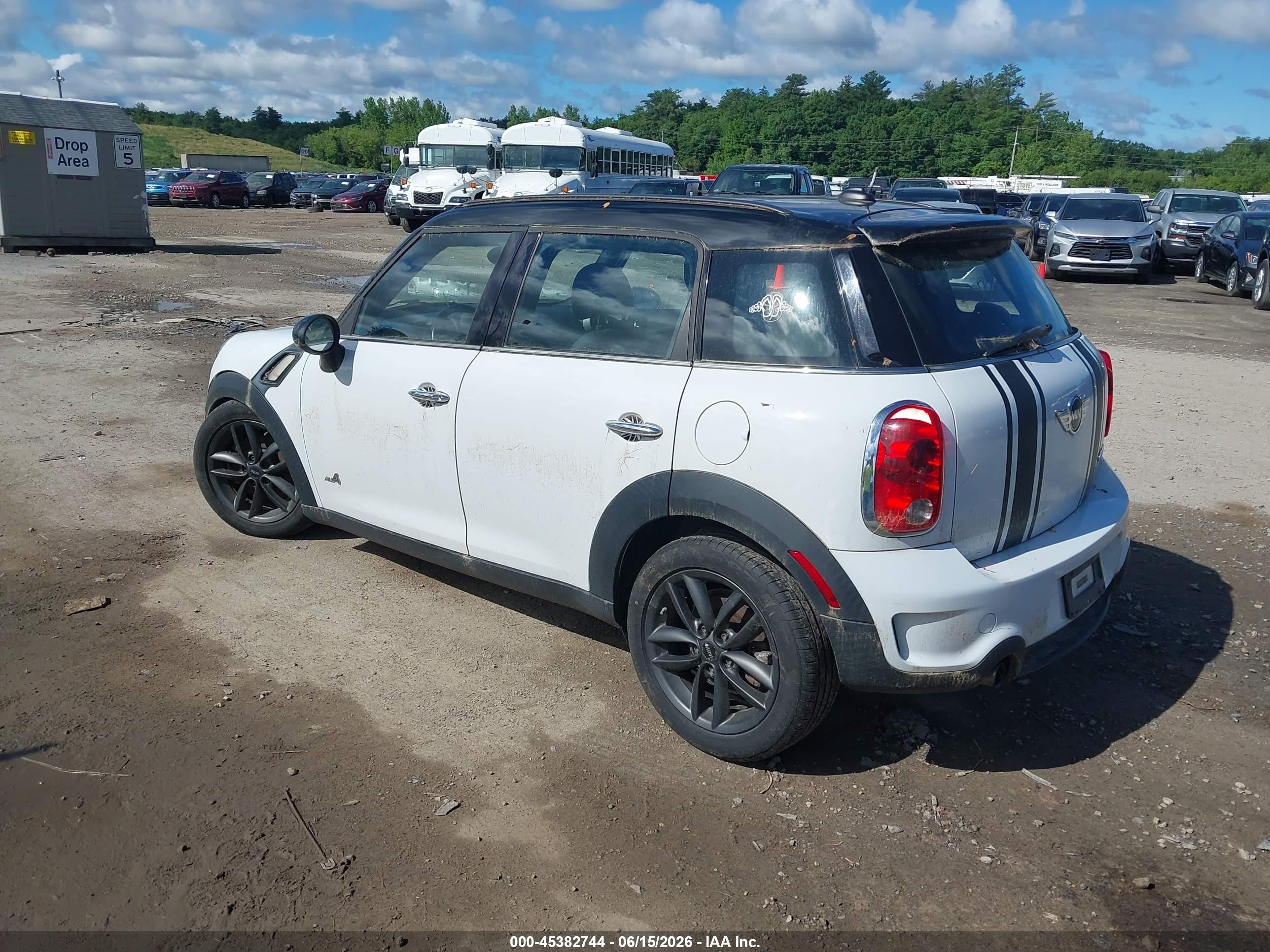2011 Mini Cooper S Countryman   White vin: WMWZC5C58BWL54106