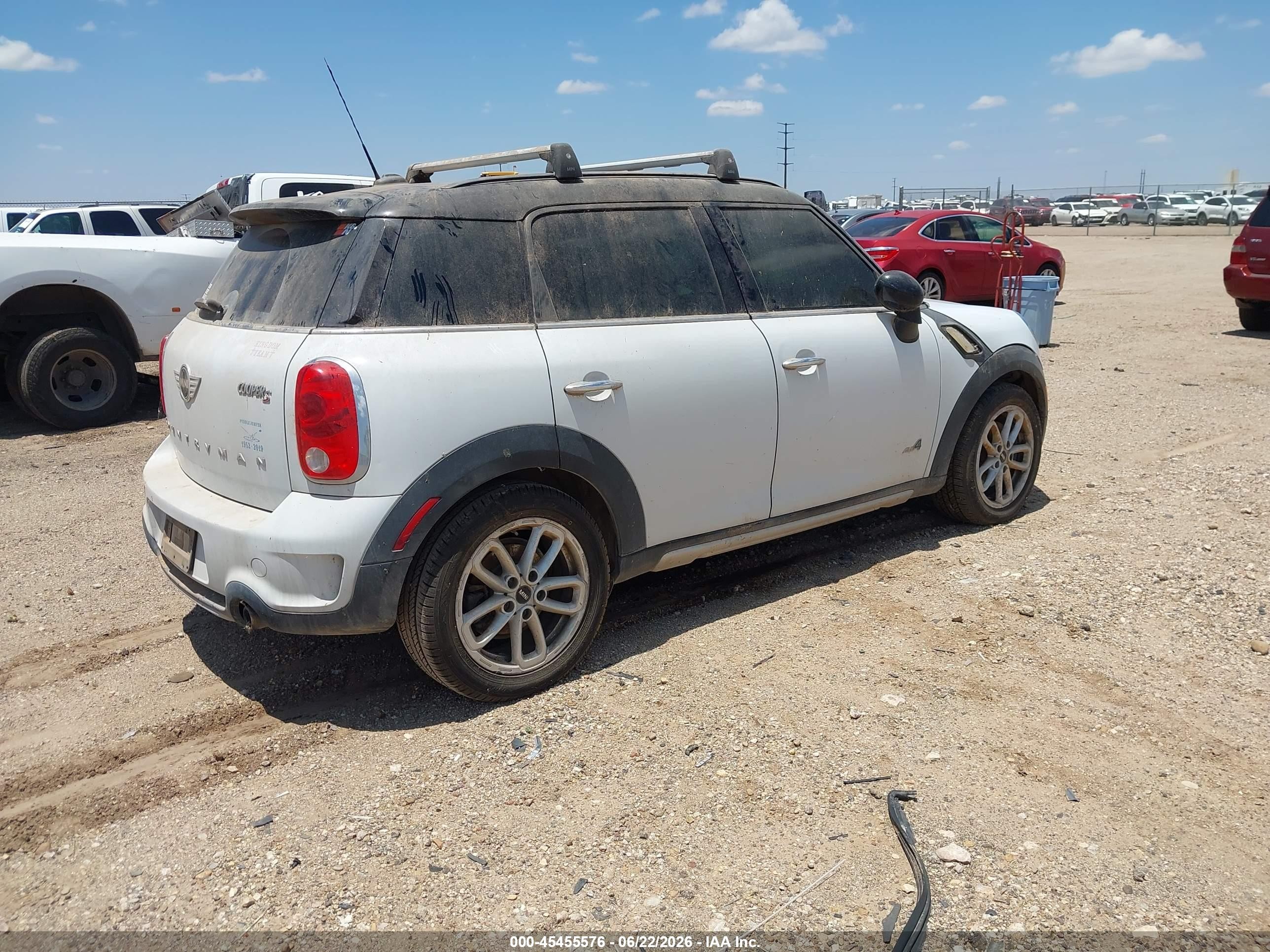2015 Mini Countryman Cooper S White vin: WMWZC5C58FWT38056