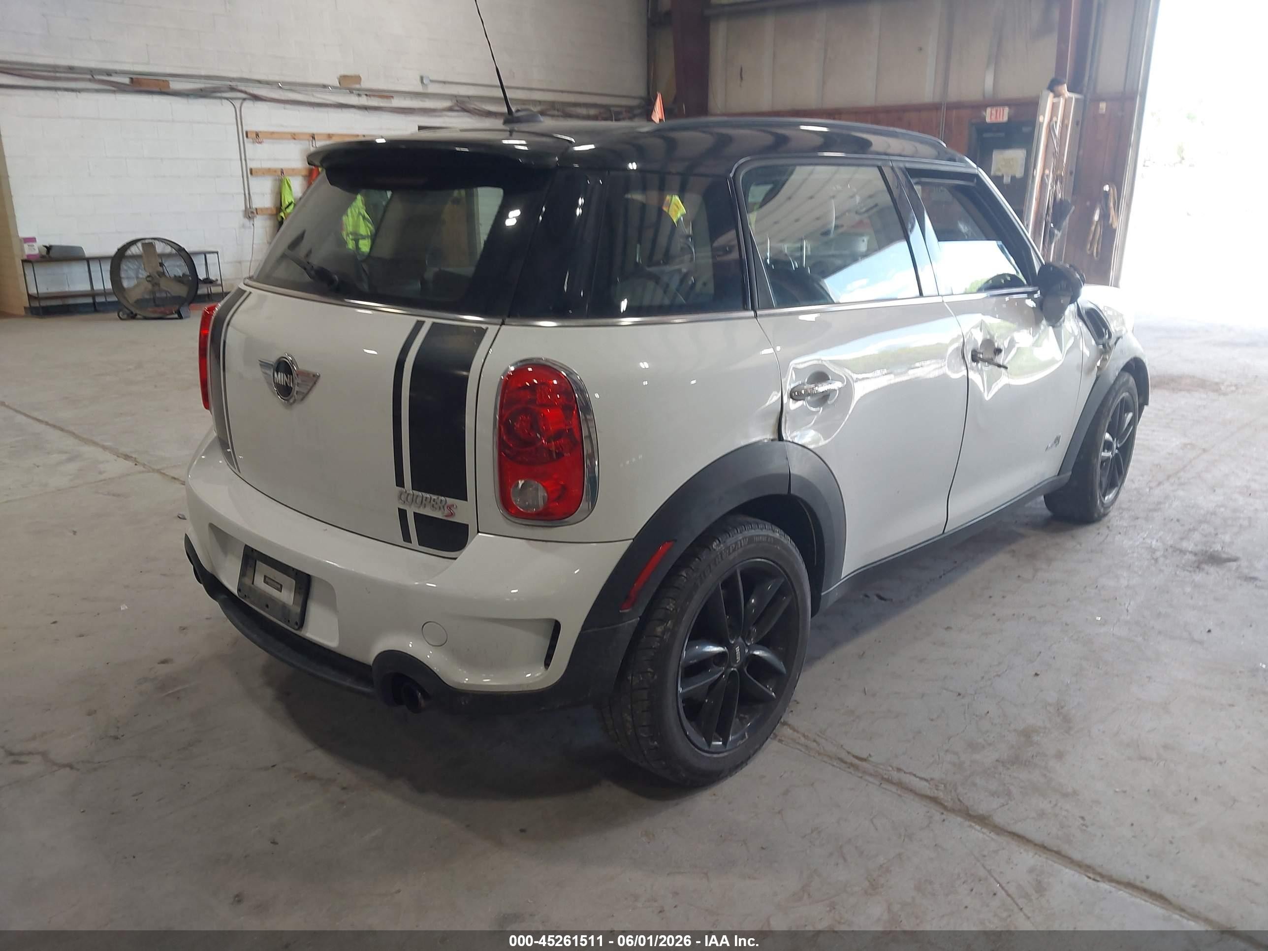 2013 Mini Countryman Cooper S White vin: WMWZC5C59DWM15739