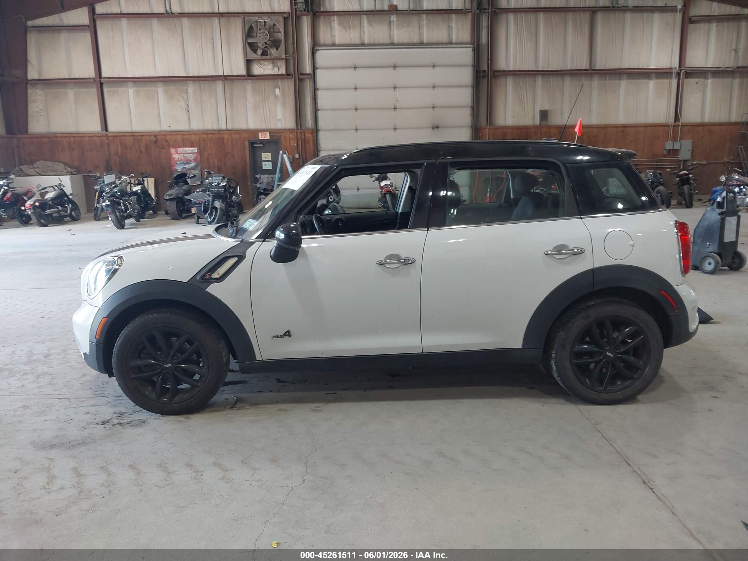 2013 Mini Countryman Cooper S White vin: WMWZC5C59DWM15739