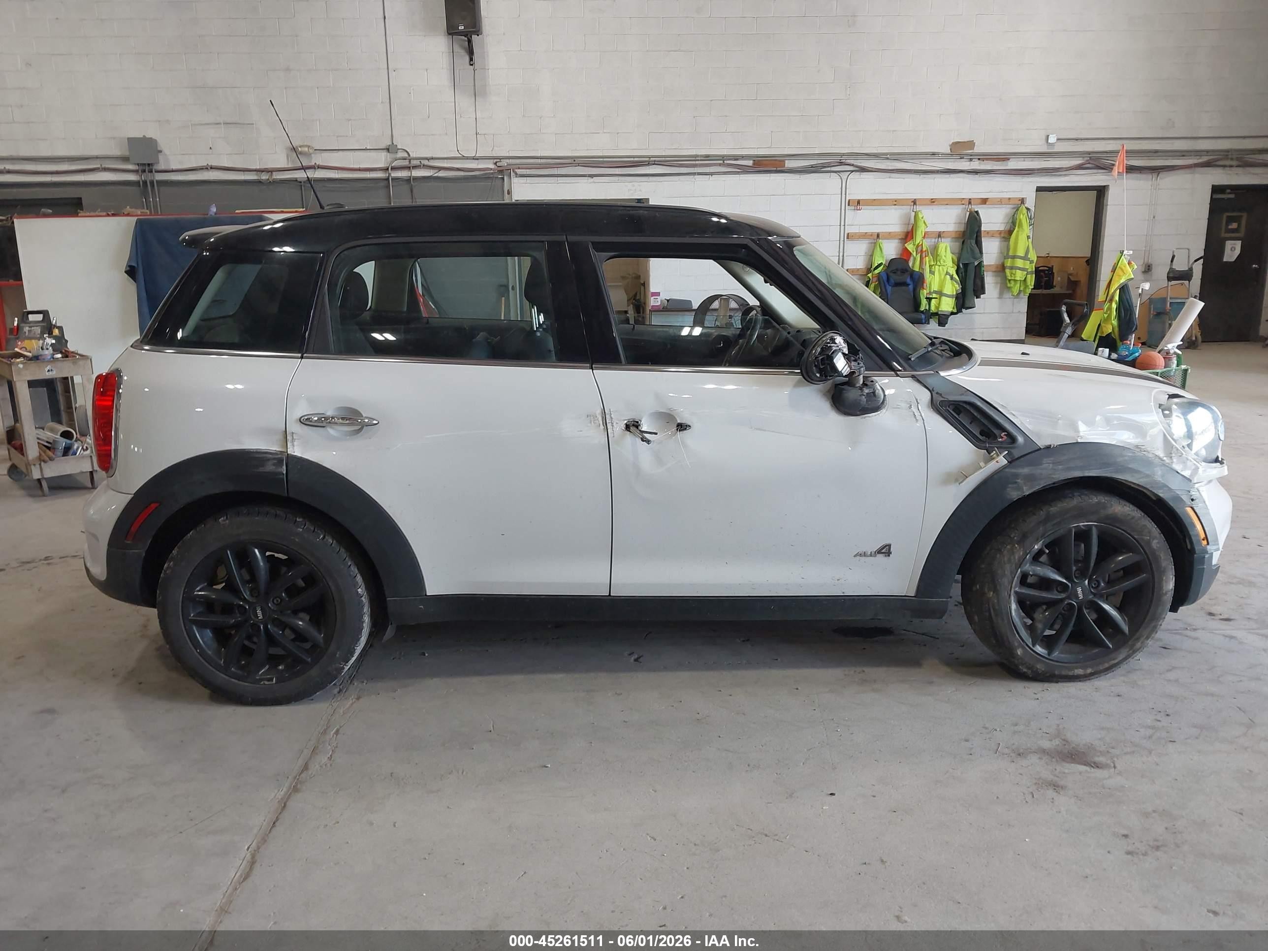 2013 Mini Countryman Cooper S White vin: WMWZC5C59DWM15739