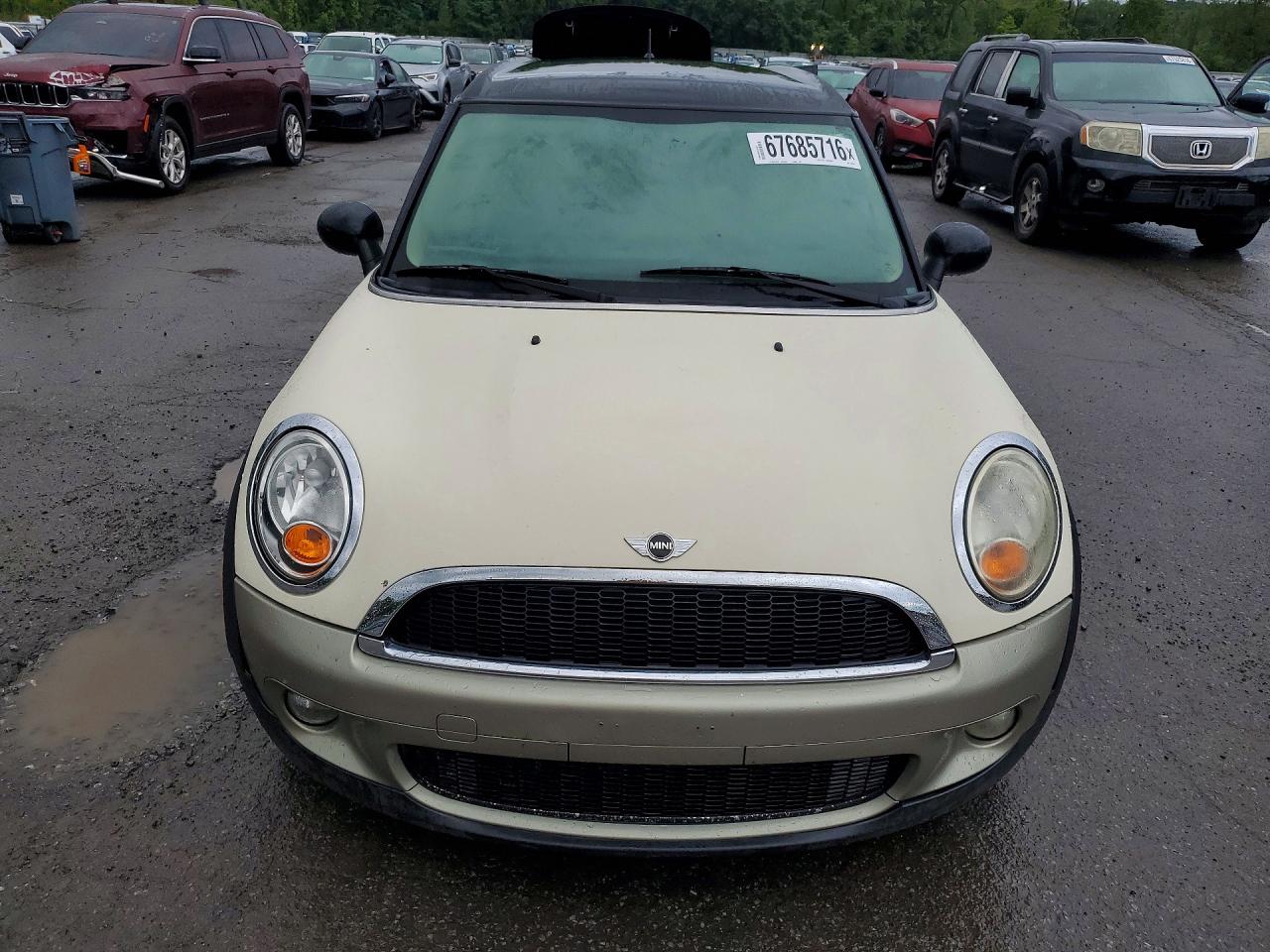 2011 Mini Cooper Clubman Beige vin: WMWZF3C52BTX82234