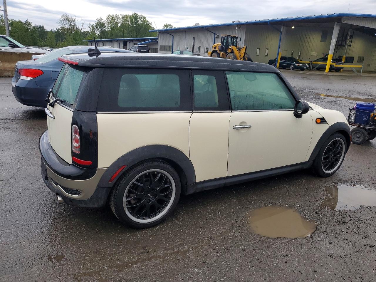2011 Mini Cooper Clubman Beige vin: WMWZF3C52BTX82234