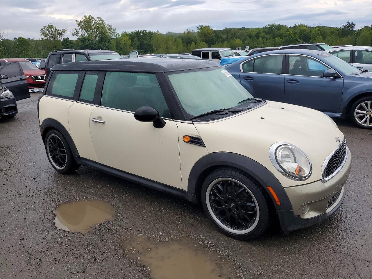 2011 Mini Cooper Clubman Beige vin: WMWZF3C52BTX82234