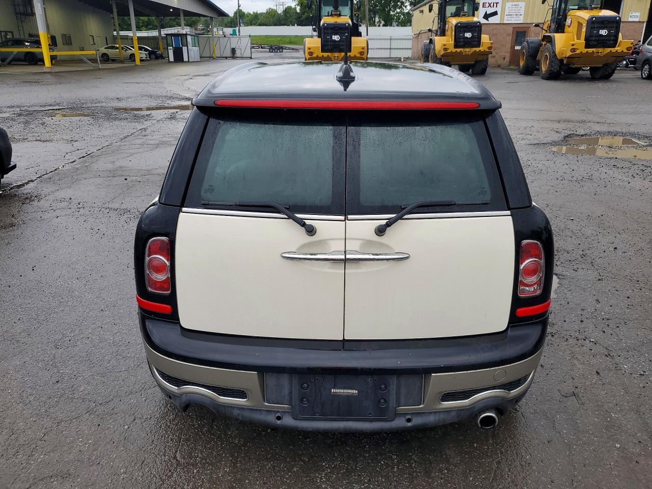 2011 Mini Cooper Clubman Beige vin: WMWZF3C52BTX82234