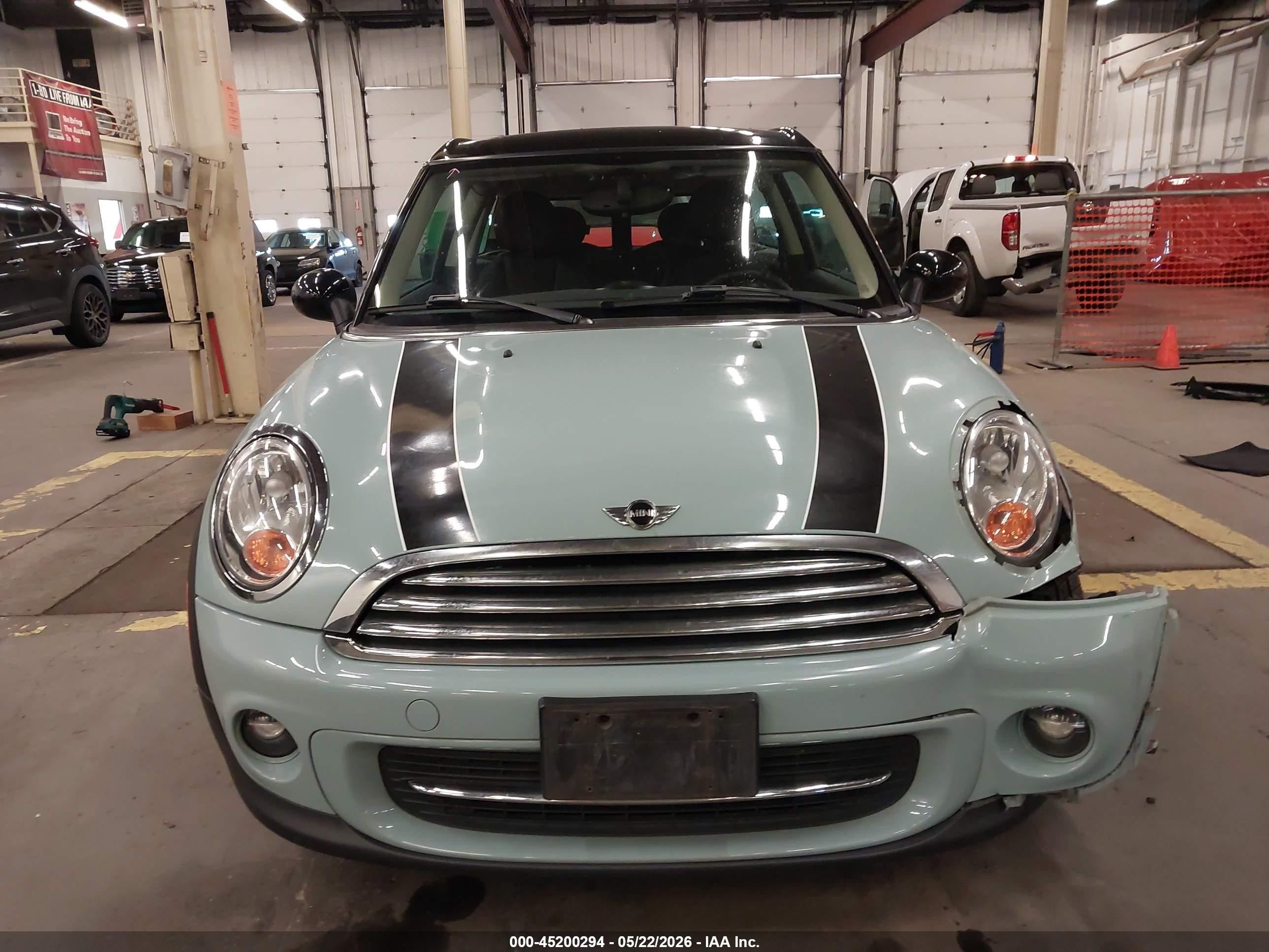 2013 Mini Clubman Cooper Blue vin: WMWZF3C52DT489548