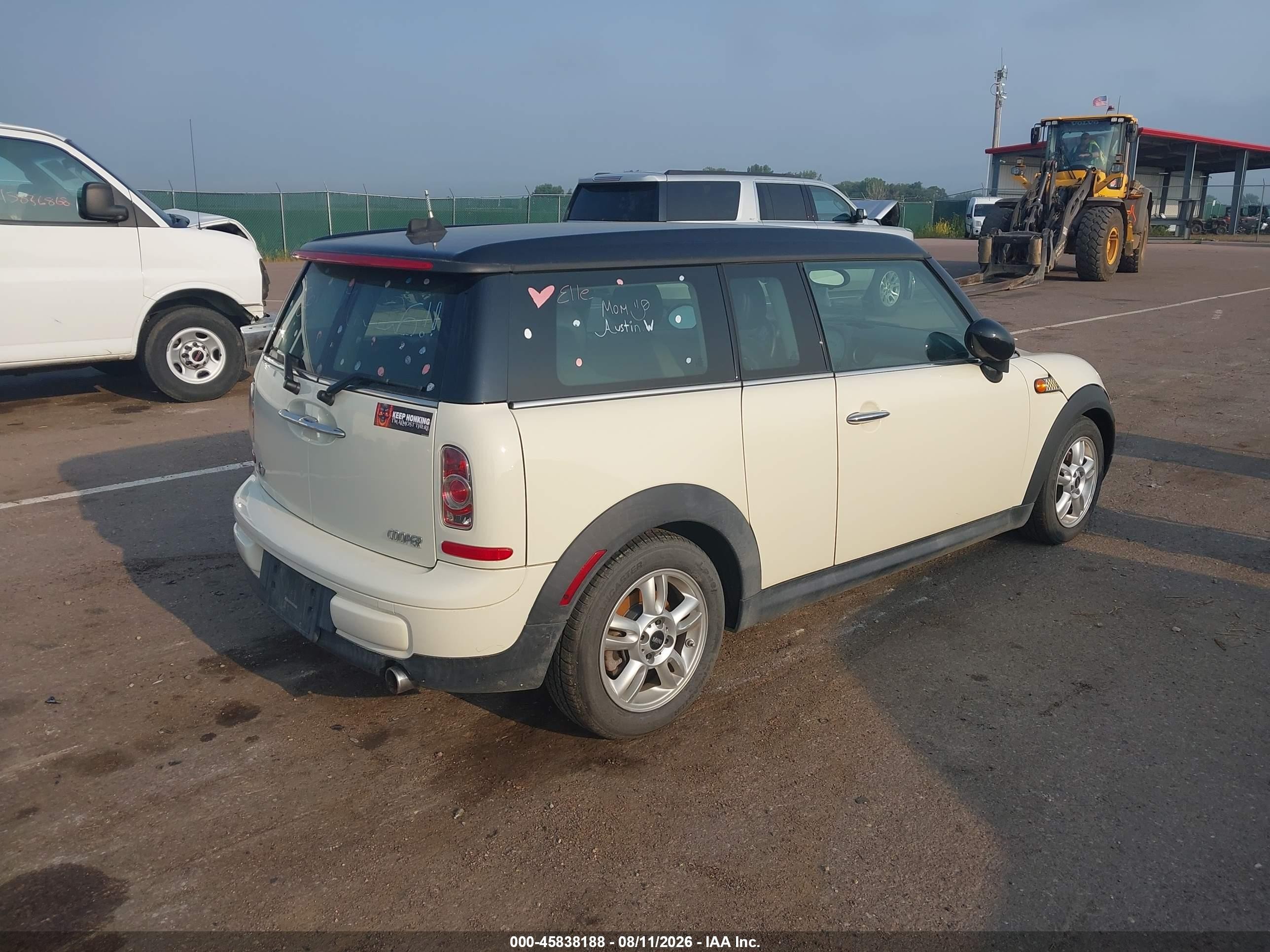2014 Mini Clubman Cooper White vin: WMWZF3C52ET571393