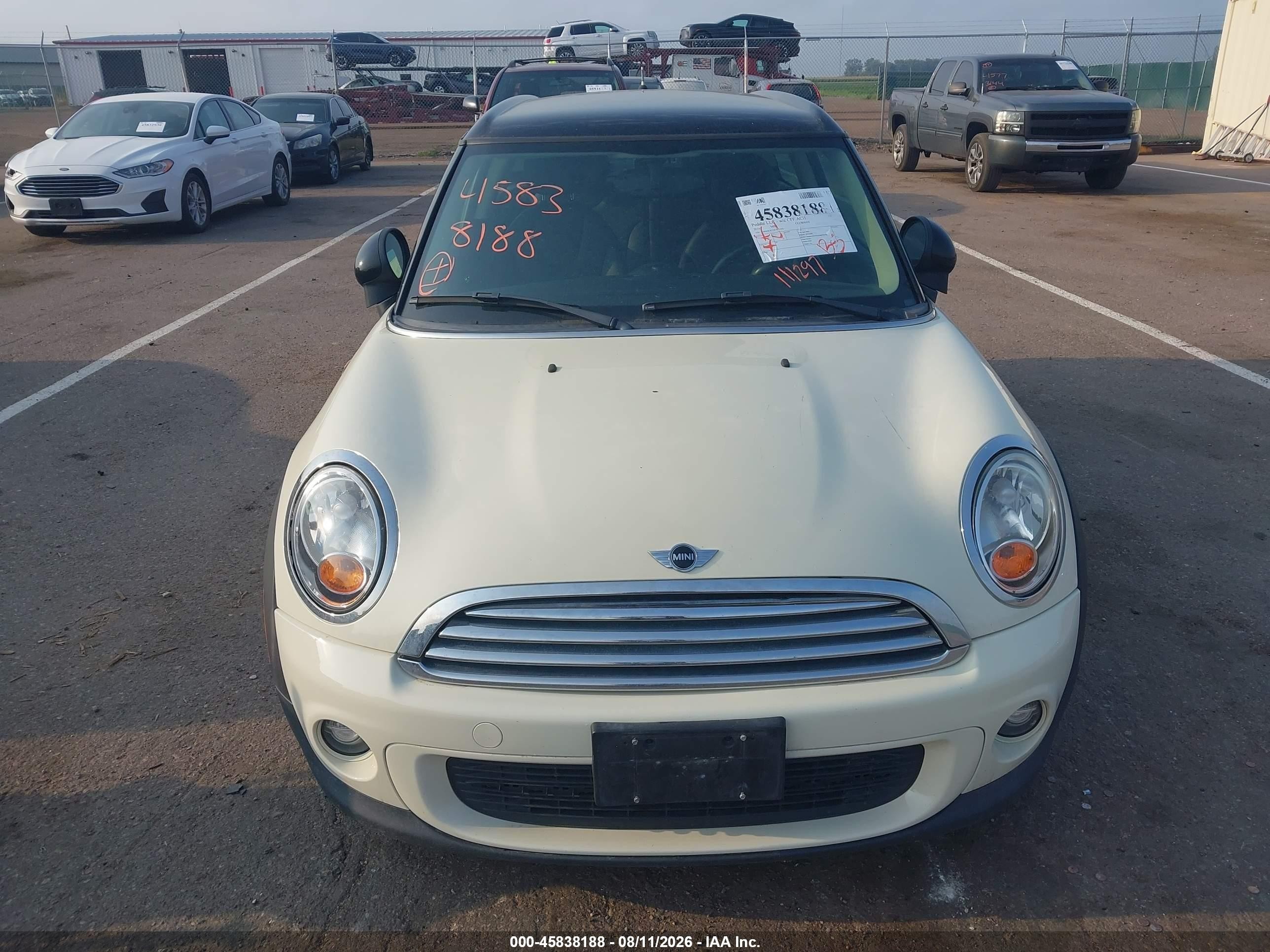 2014 Mini Clubman Cooper White vin: WMWZF3C52ET571393