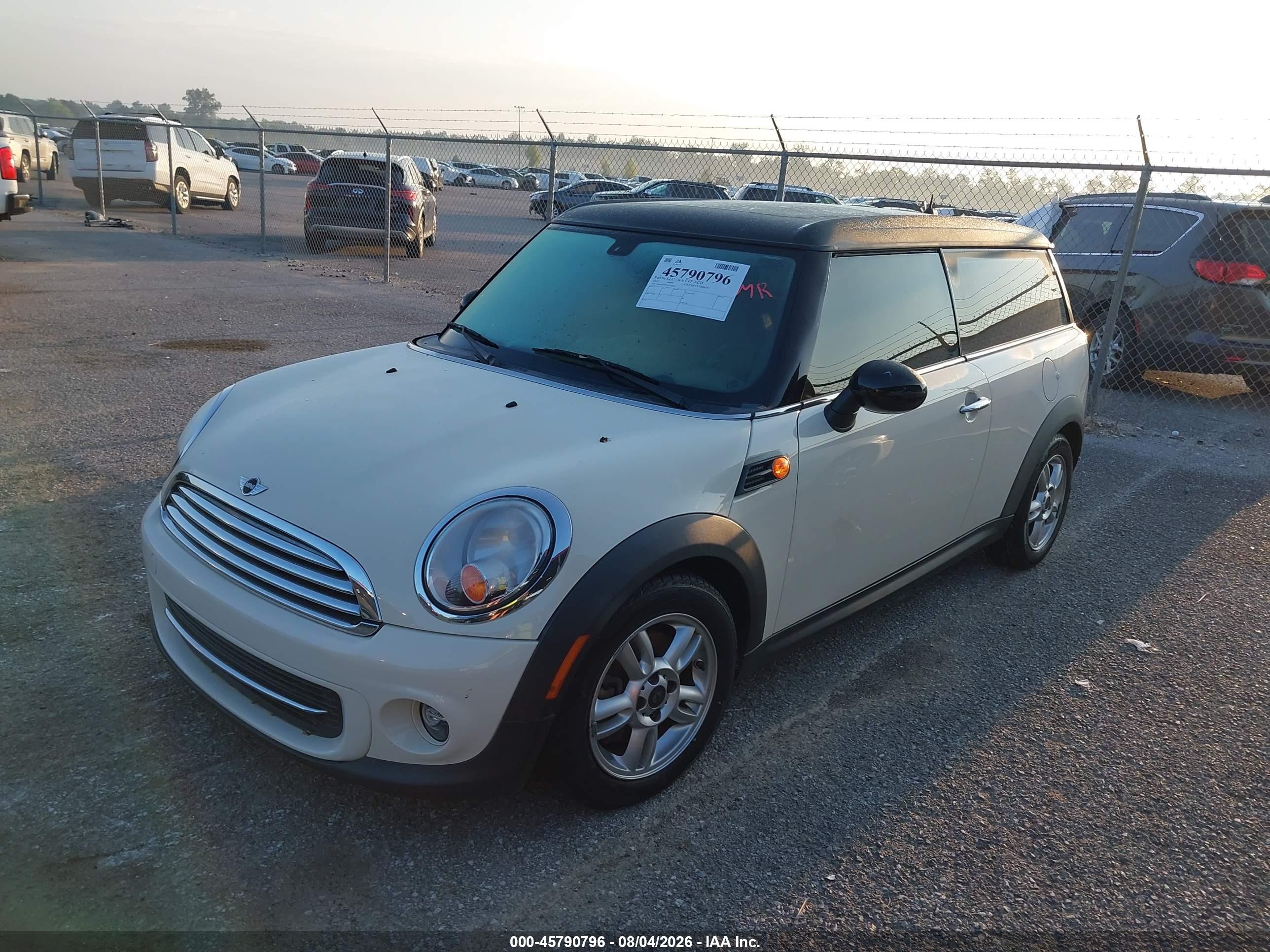 2012 Mini Cooper Clubman   Белый vin: WMWZF3C53CT190021