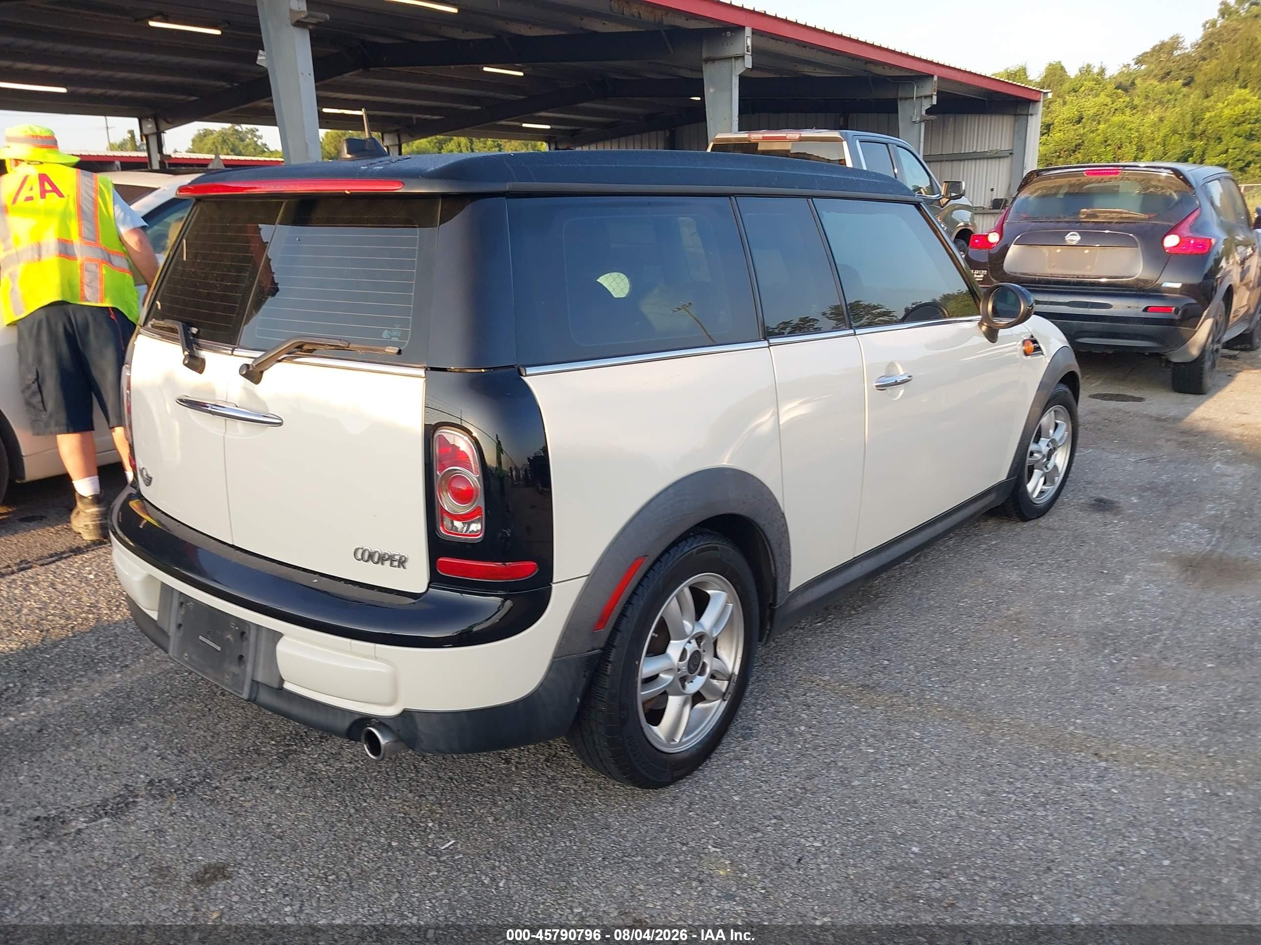 2012 Mini Cooper Clubman   Белый vin: WMWZF3C53CT190021