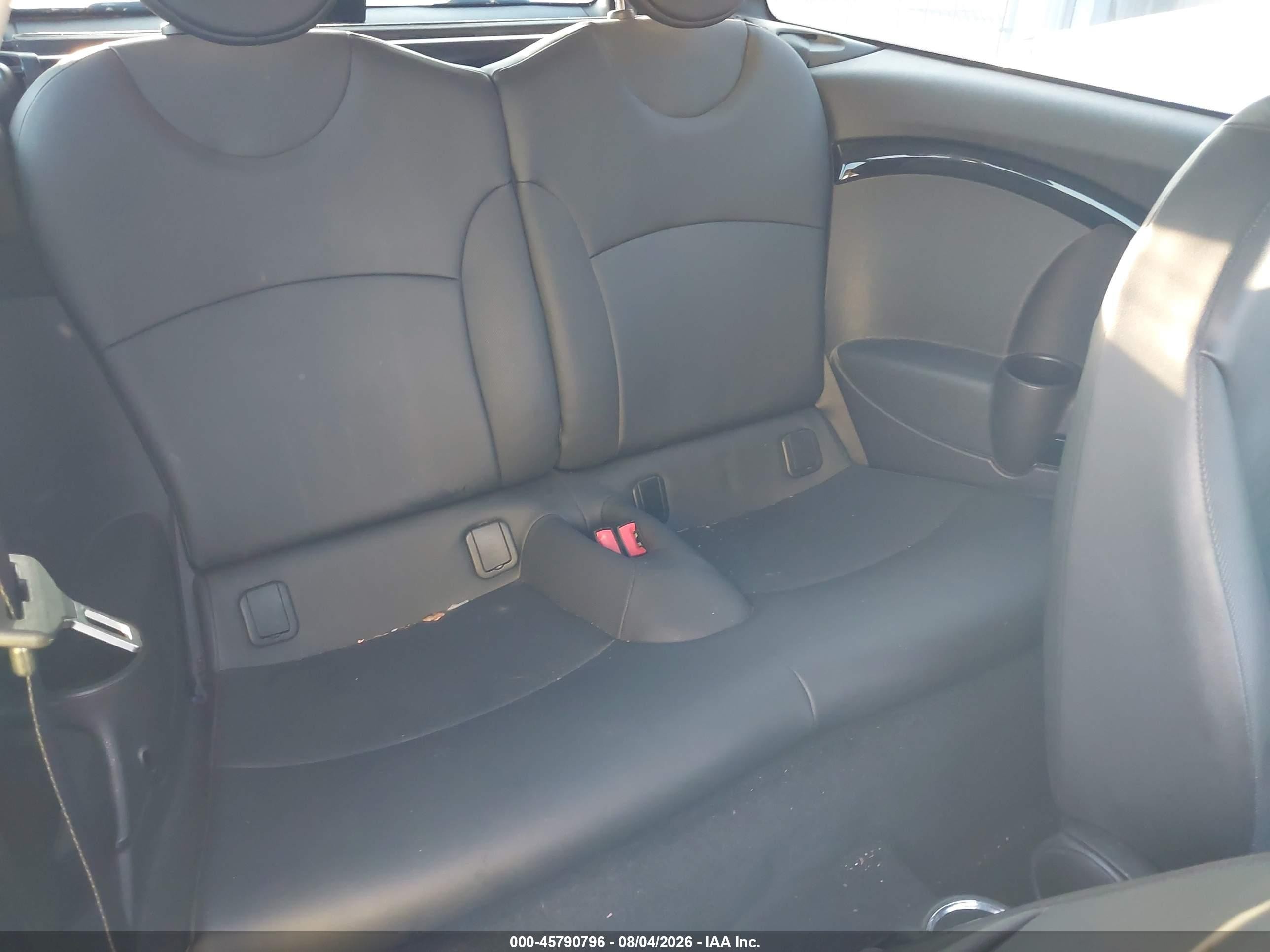 2012 Mini Cooper Clubman   Белый vin: WMWZF3C53CT190021