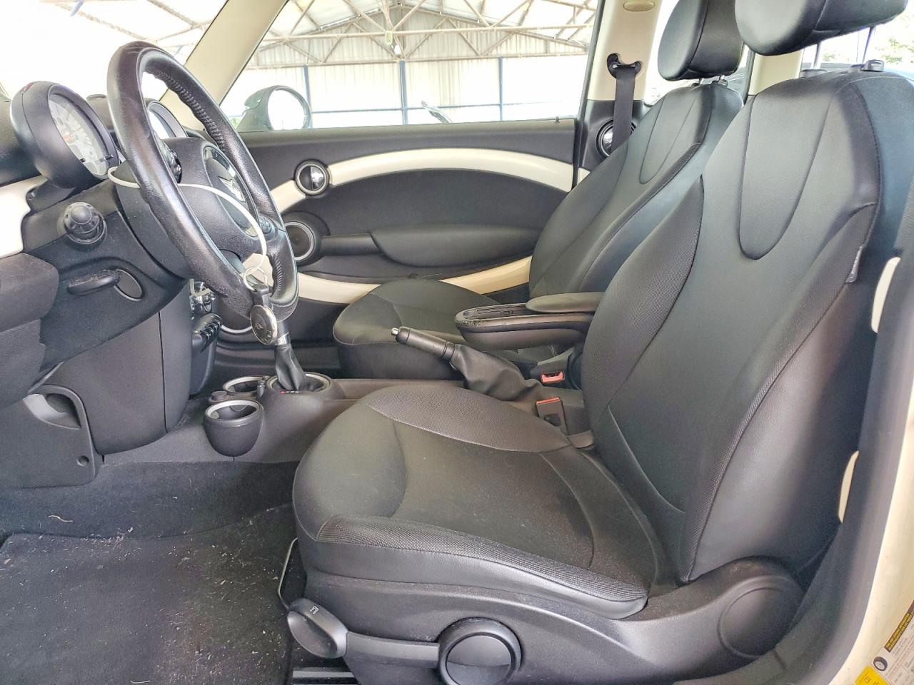 2013 Mini Cooper Clubman White vin: WMWZF3C54DT490412