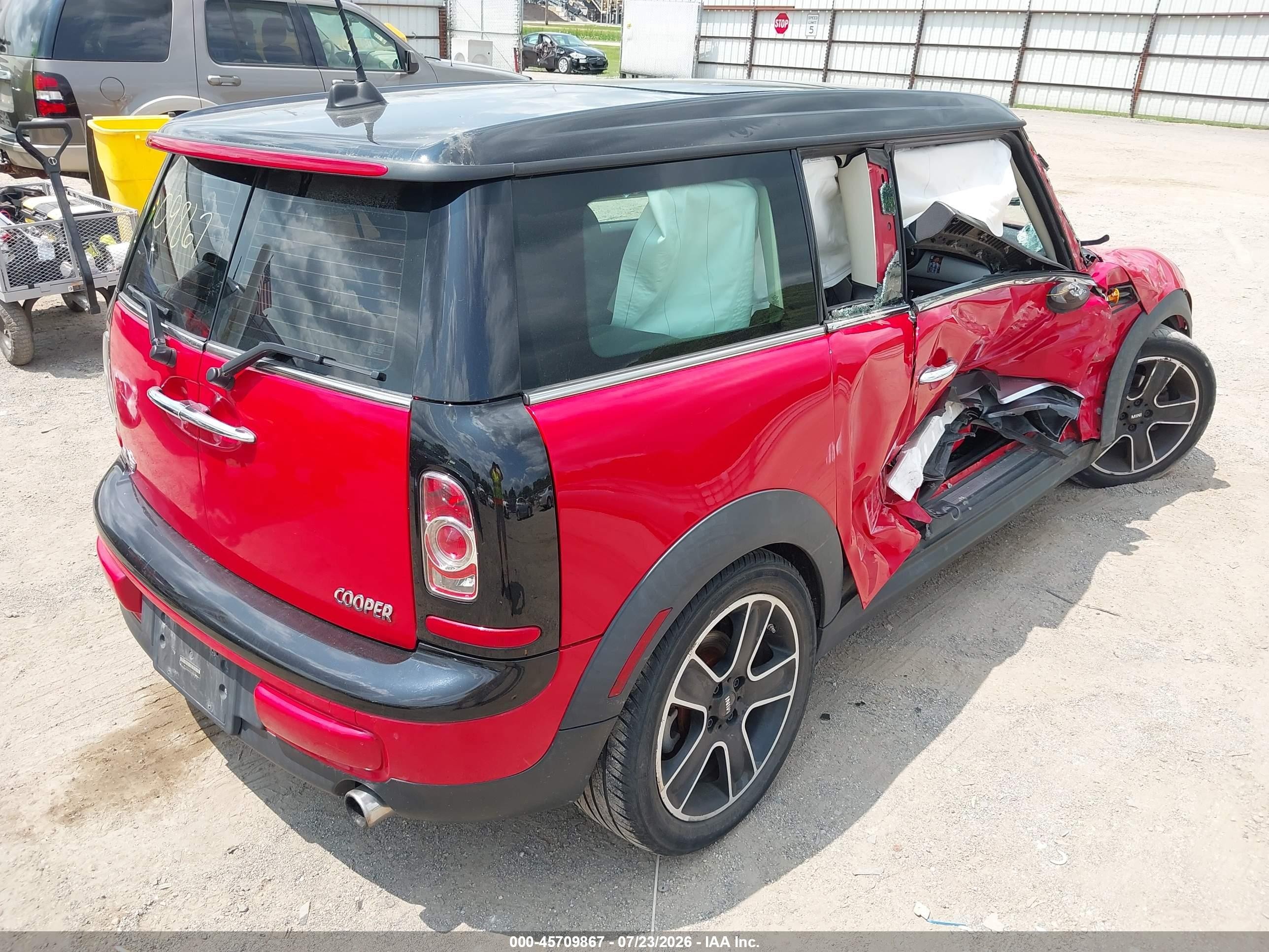 2013 Mini Clubman Cooper Red vin: WMWZF3C54DT491527