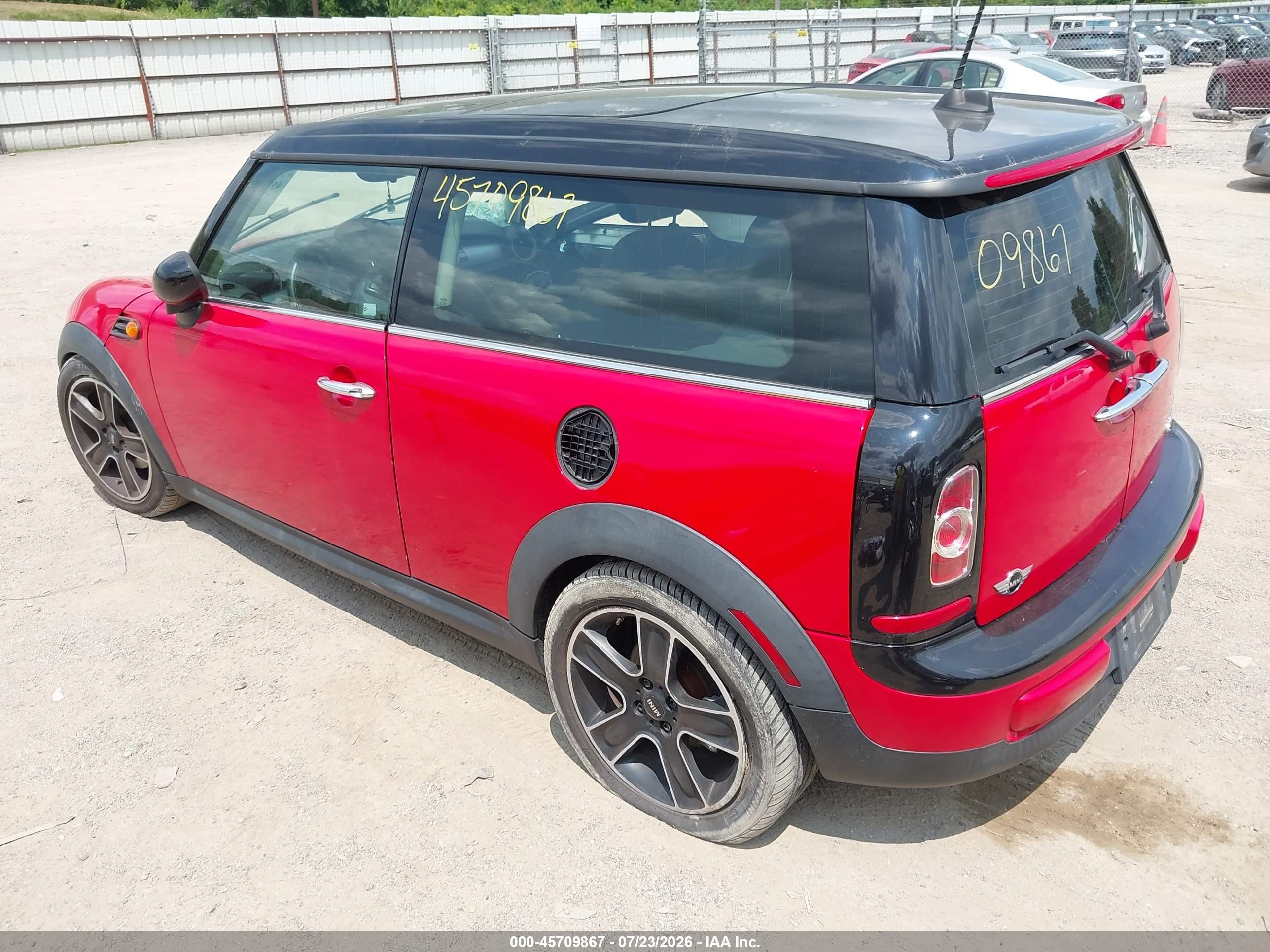 2013 Mini Clubman Cooper Red vin: WMWZF3C54DT491527