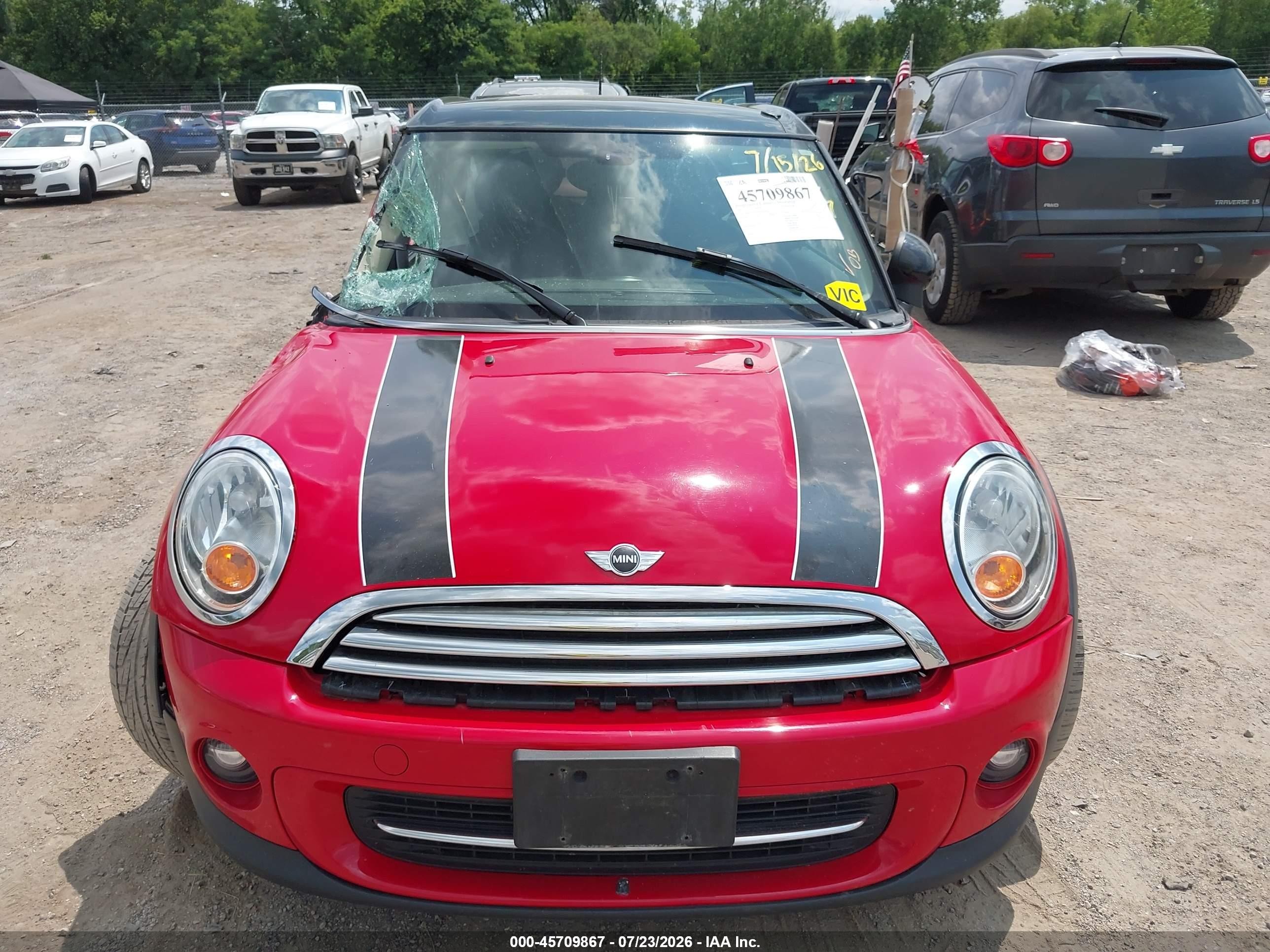 2013 Mini Clubman Cooper Red vin: WMWZF3C54DT491527