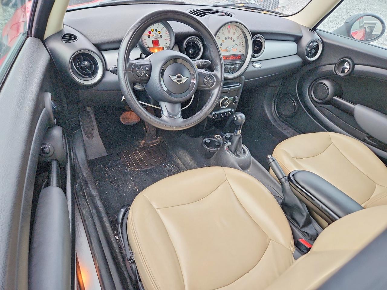 2012 Mini Cooper Clubman Red vin: WMWZF3C55CT488733