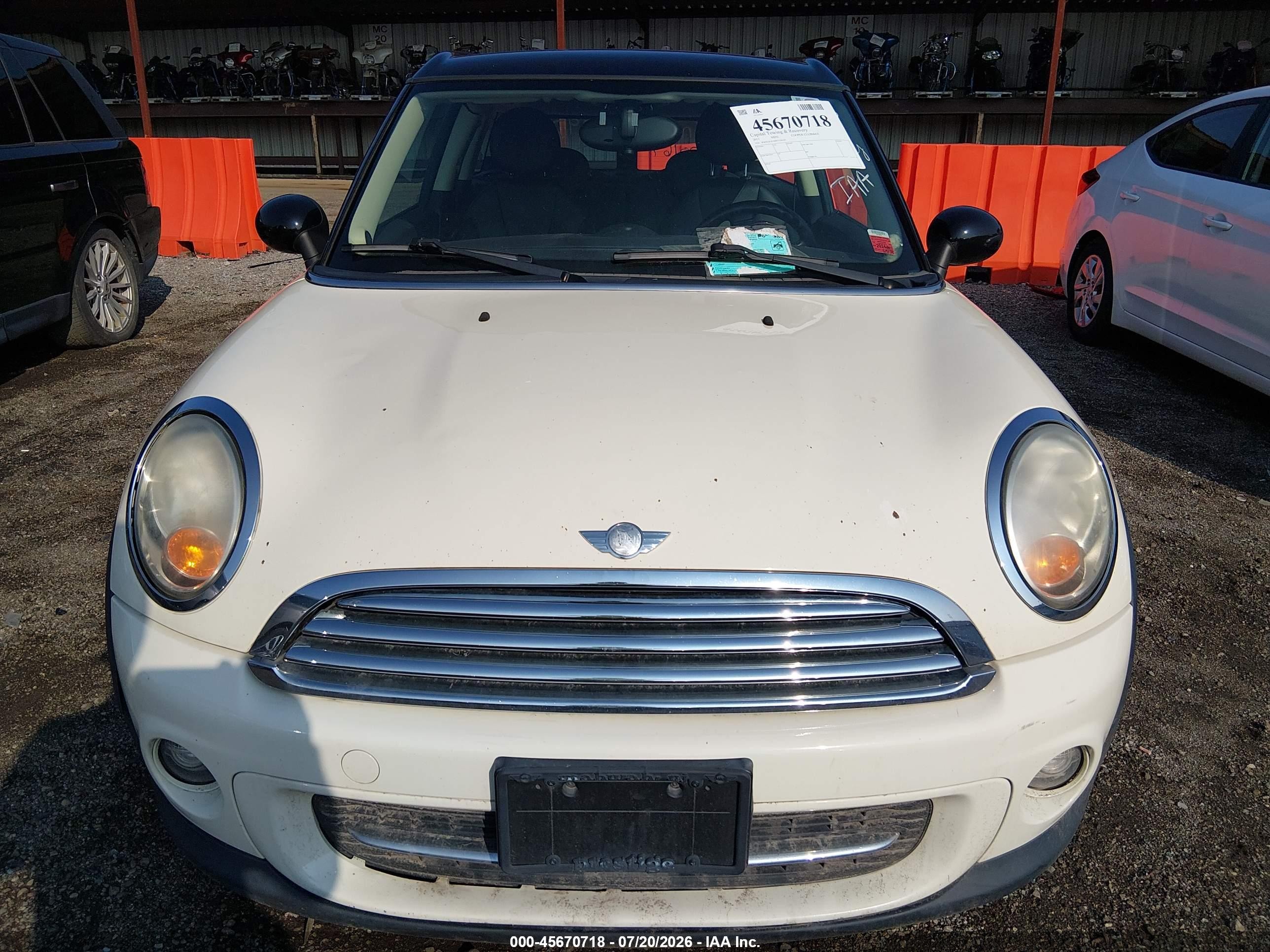 2011 Mini Cooper Clubman   White vin: WMWZF3C56BTY00167