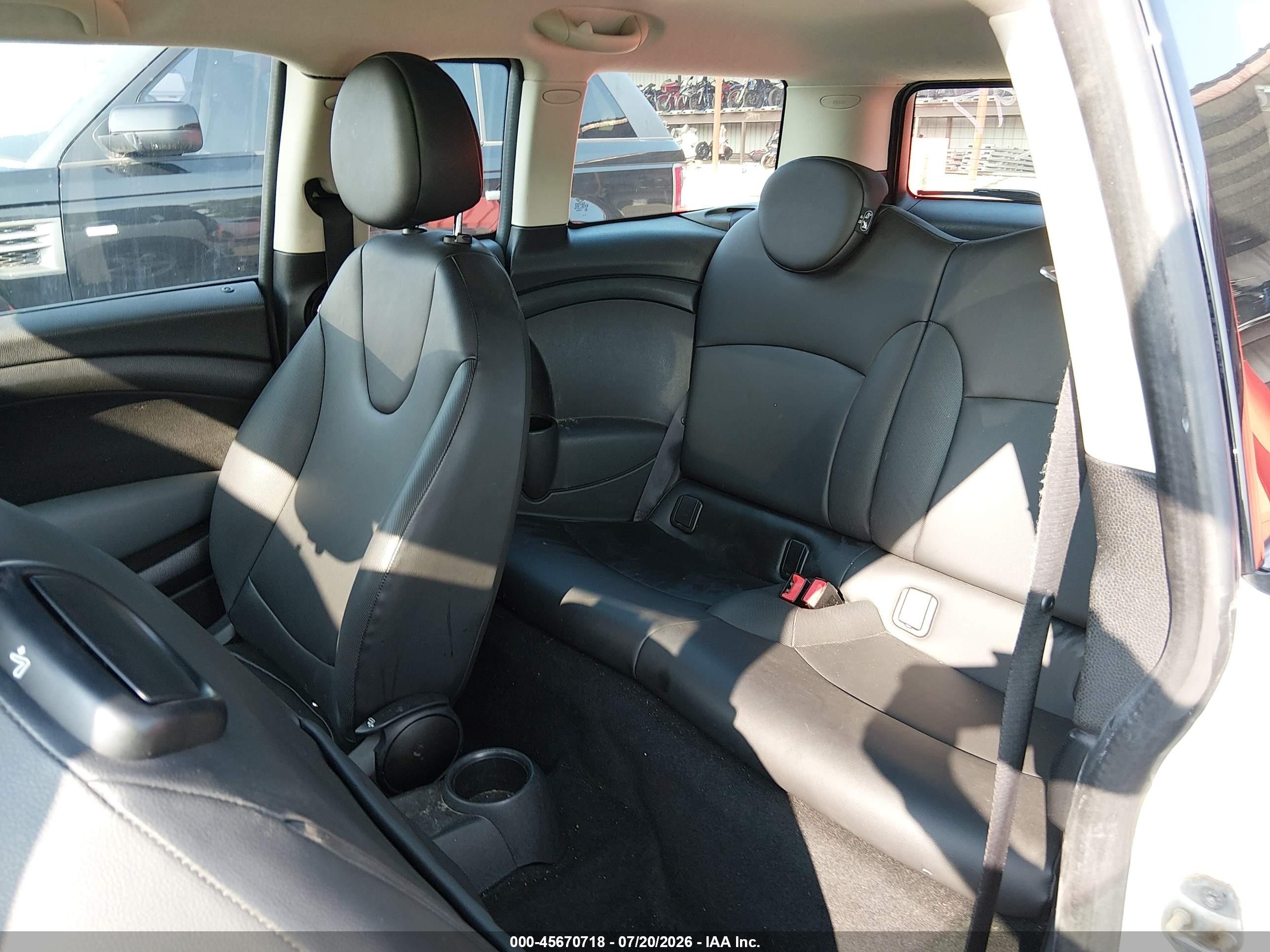 2011 Mini Cooper Clubman   White vin: WMWZF3C56BTY00167
