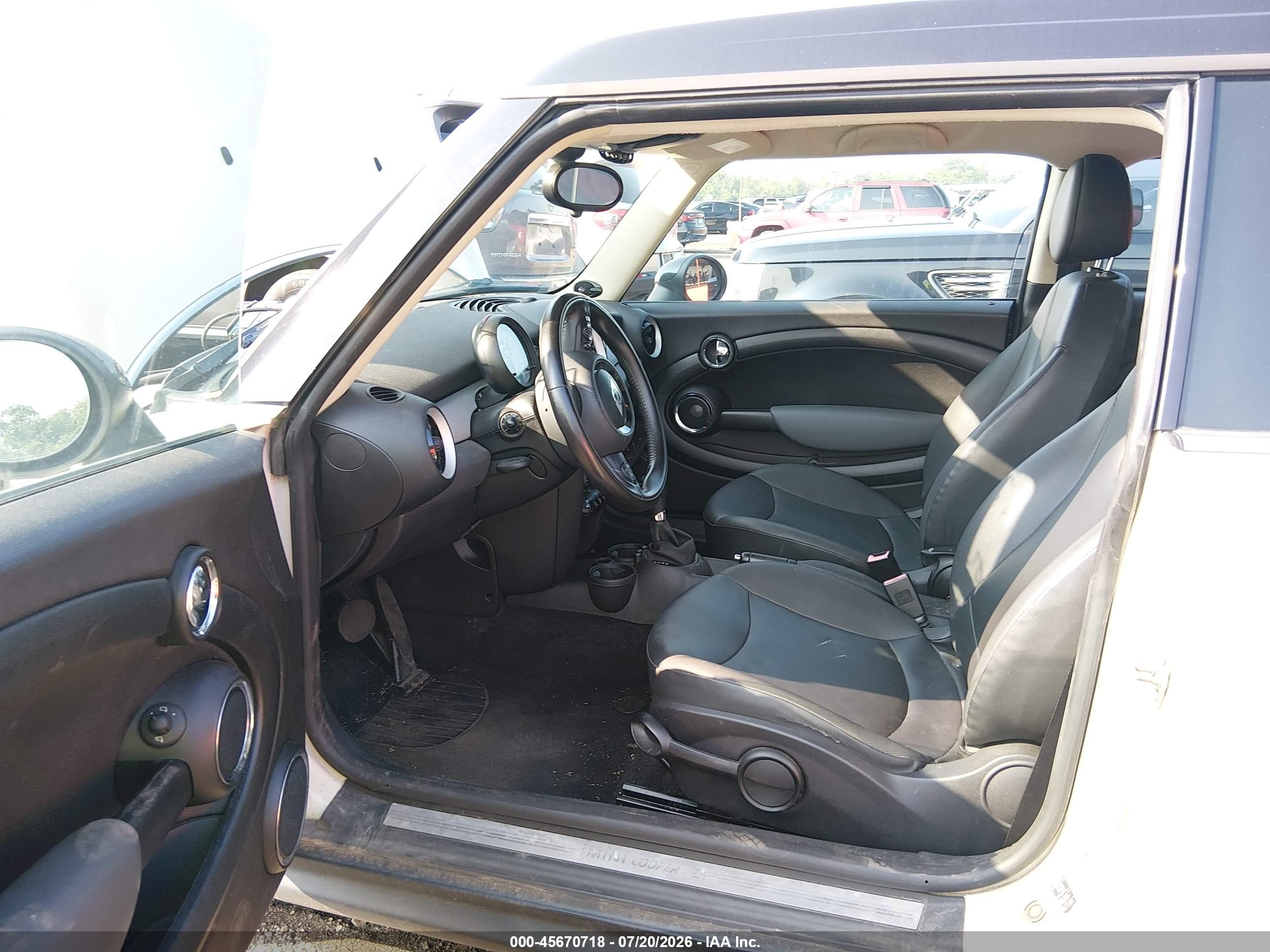 2011 Mini Cooper Clubman   White vin: WMWZF3C56BTY00167