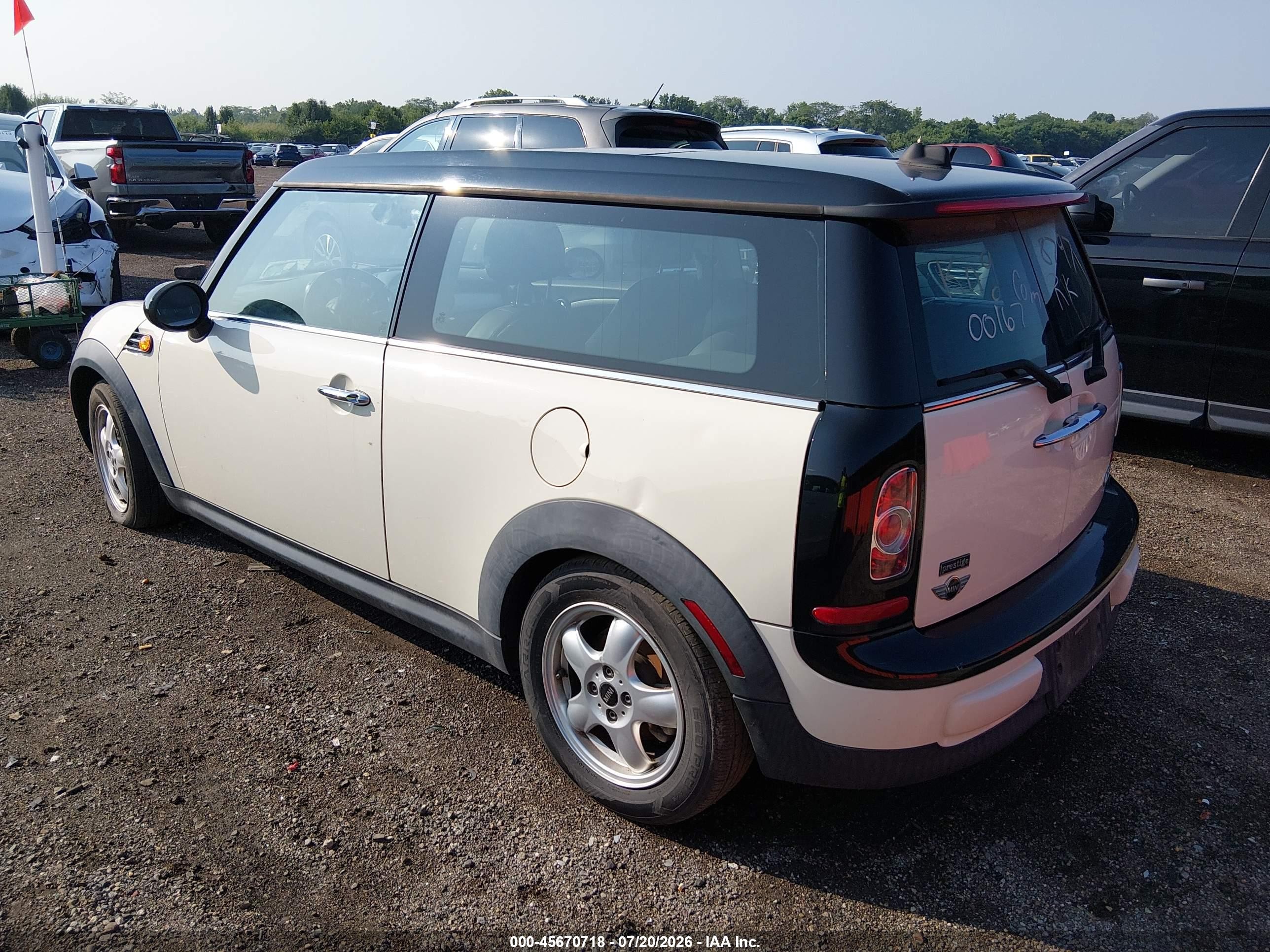 2011 Mini Cooper Clubman   White vin: WMWZF3C56BTY00167