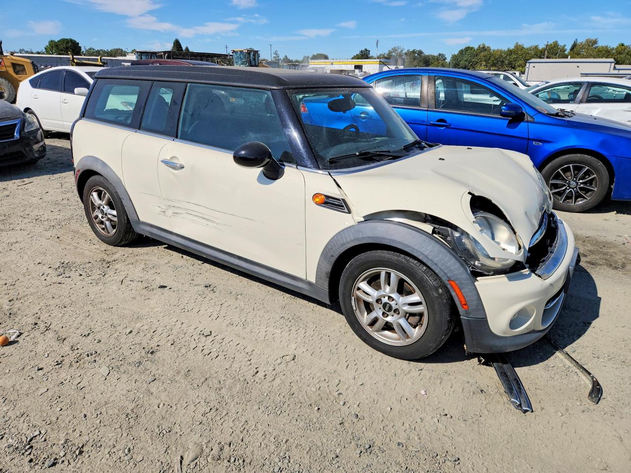 2012 Mini Cooper Clubman White vin: WMWZF3C56CT488997