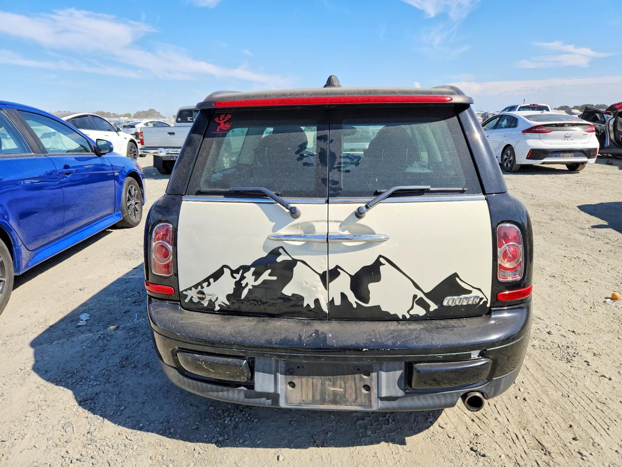2012 Mini Cooper Clubman White vin: WMWZF3C56CT488997