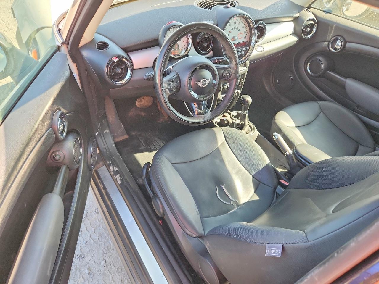 2012 Mini Cooper Clubman White vin: WMWZF3C56CT488997