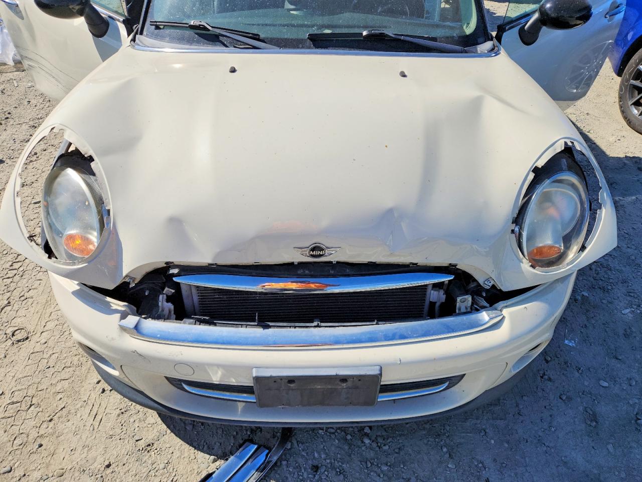 2012 Mini Cooper Clubman White vin: WMWZF3C56CT488997