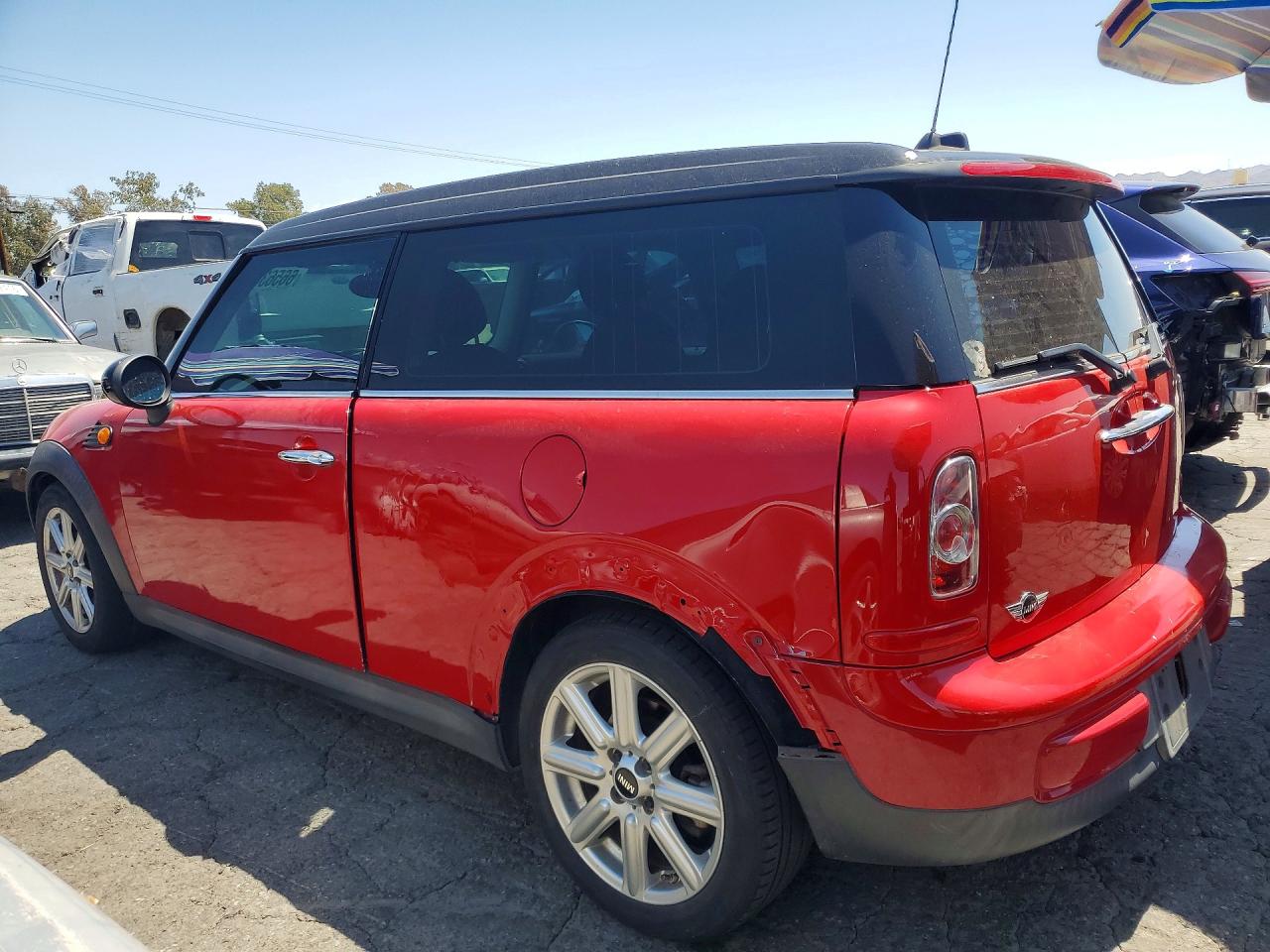 2011 Mini Cooper Clubman Red vin: WMWZF3C57BT187783