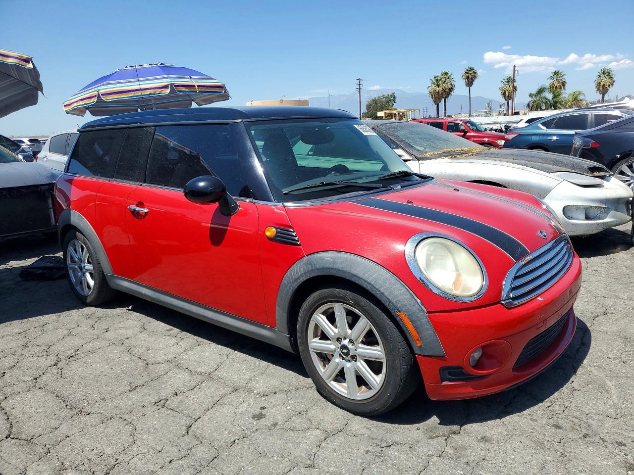 2011 Mini Cooper Clubman Red vin: WMWZF3C57BT187783