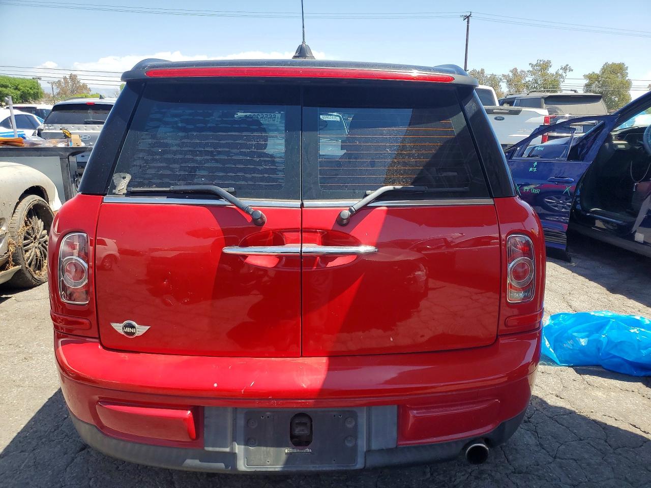 2011 Mini Cooper Clubman Red vin: WMWZF3C57BT187783