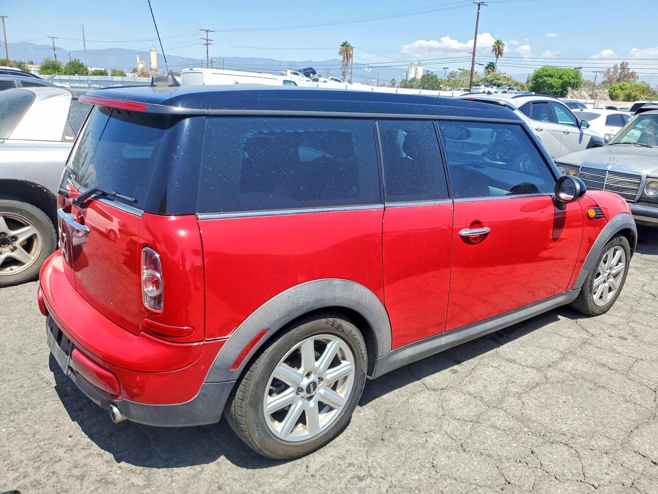 2011 Mini Cooper Clubman Red vin: WMWZF3C57BT187783