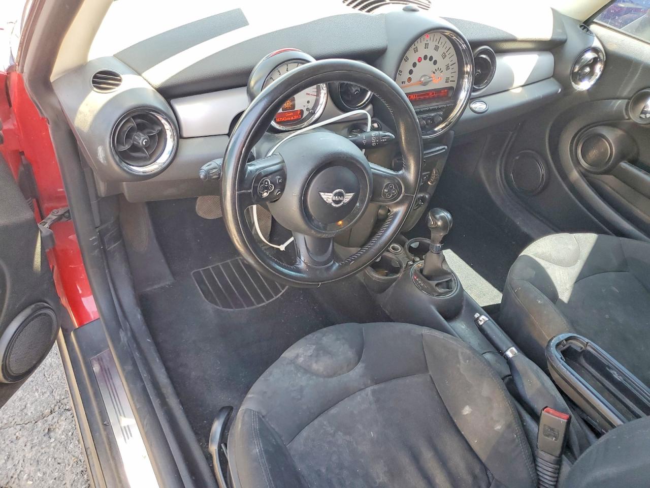 2011 Mini Cooper Clubman Red vin: WMWZF3C57BT187783