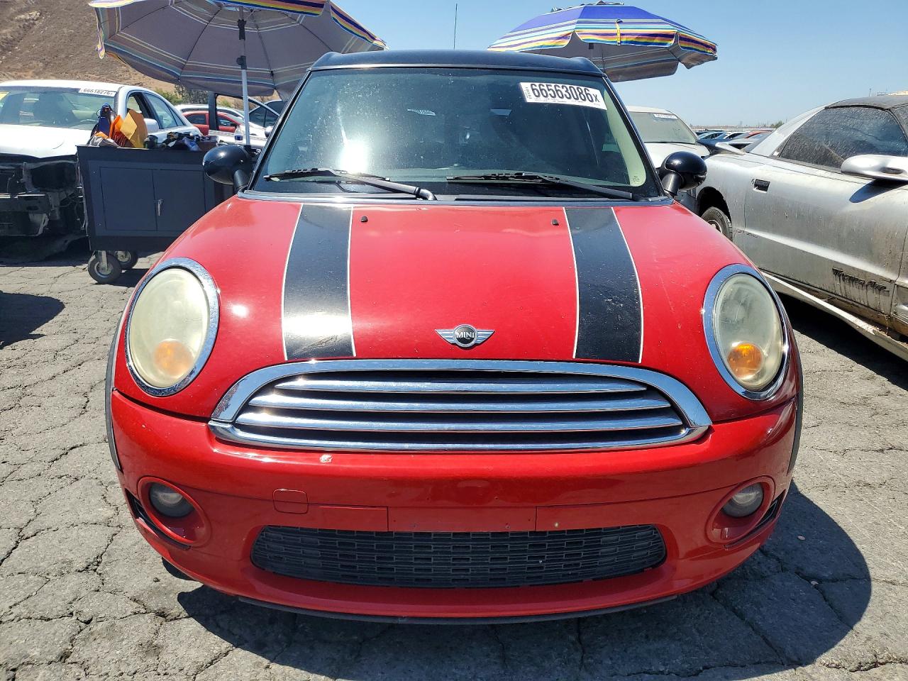 2011 Mini Cooper Clubman Red vin: WMWZF3C57BT187783