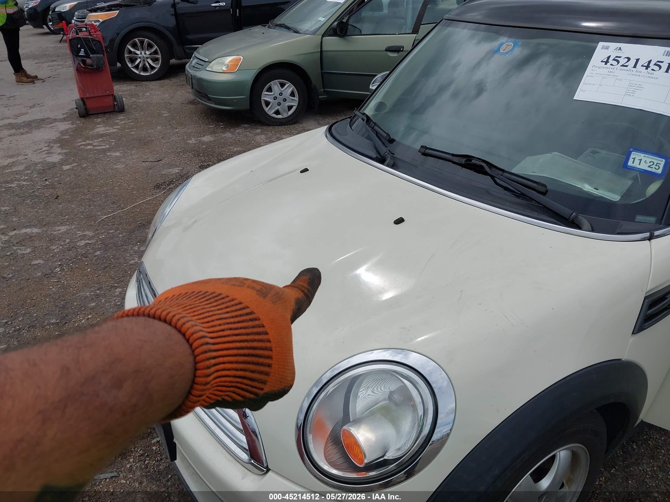 2011 Mini Cooper Clubman   White vin: WMWZF3C58BT188456