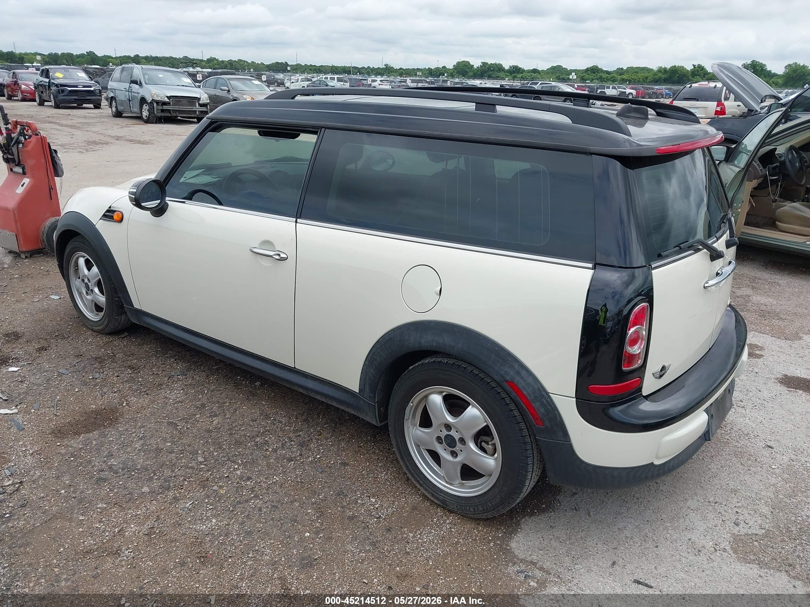 2011 Mini Cooper Clubman   White vin: WMWZF3C58BT188456