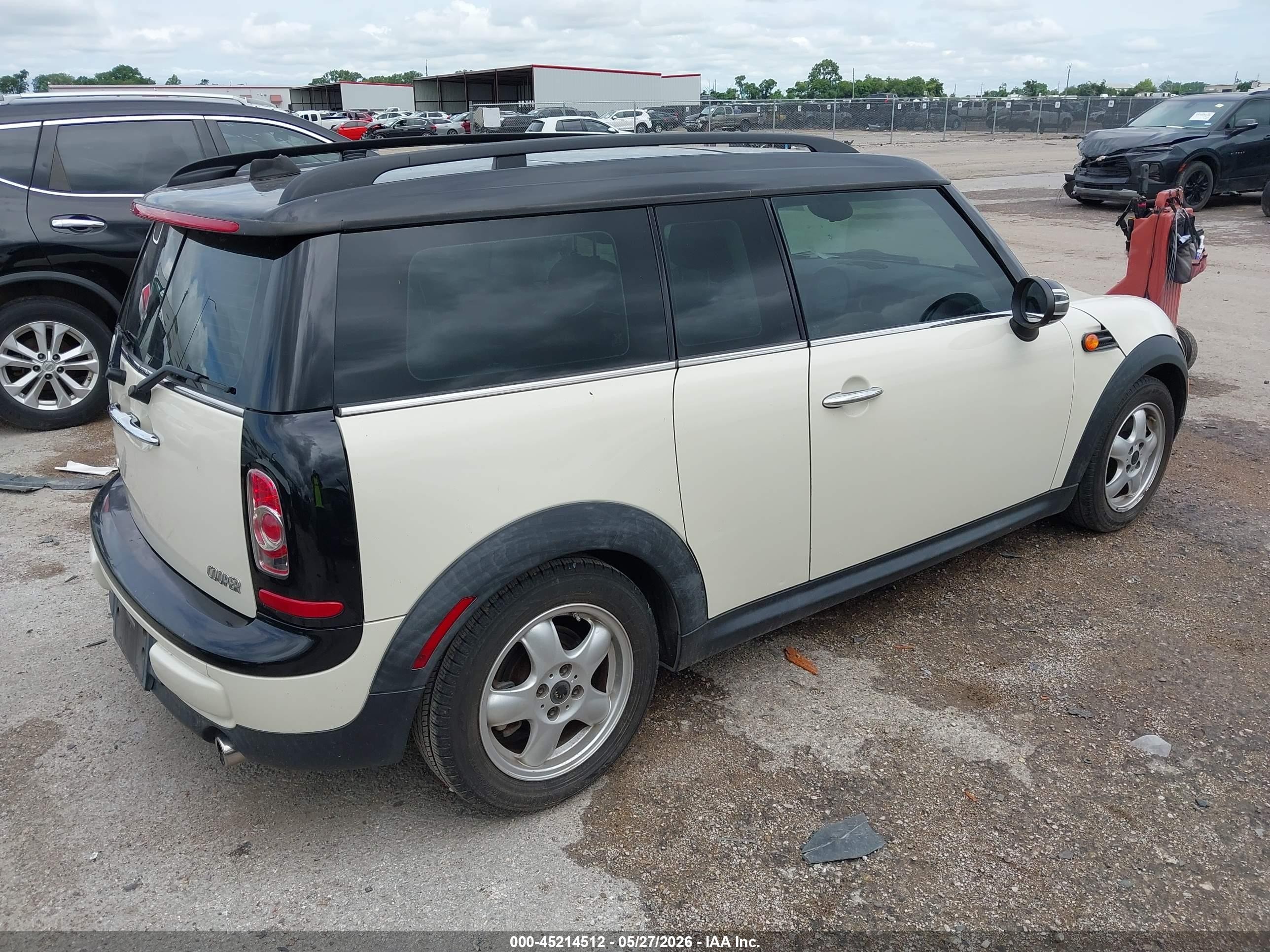 2011 Mini Cooper Clubman   White vin: WMWZF3C58BT188456