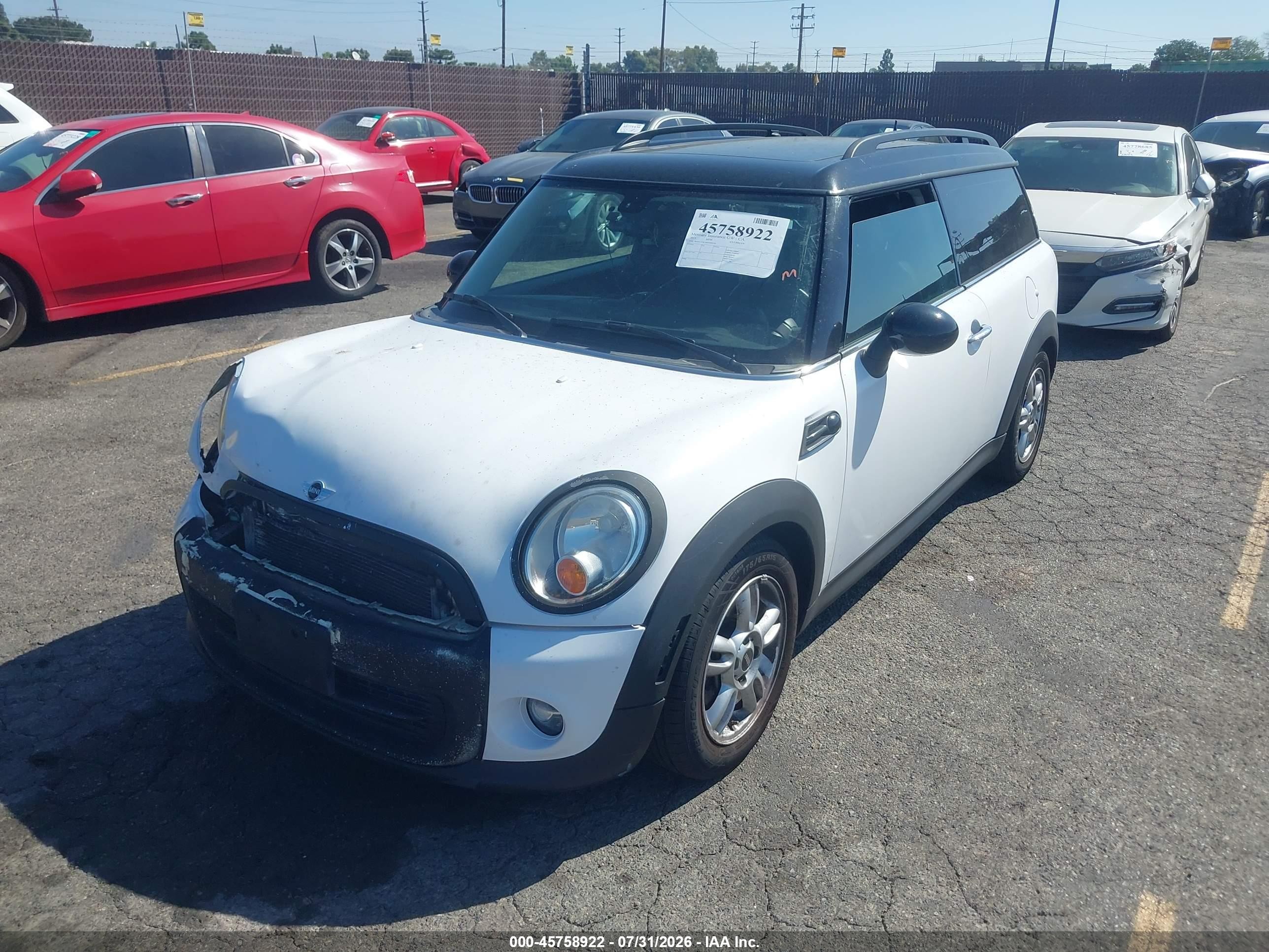 2013 Mini Clubman Cooper White vin: WMWZF3C58DT490199